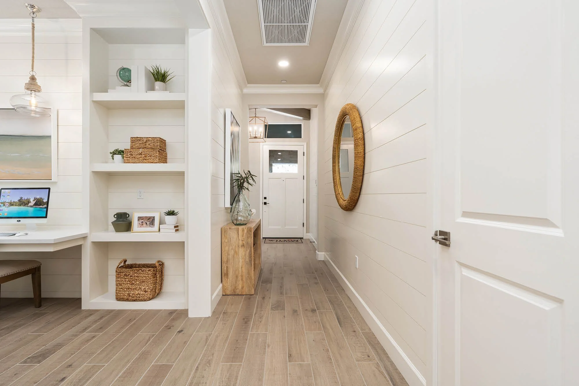 Windsor 2369 - 2 Den Entry.jpg