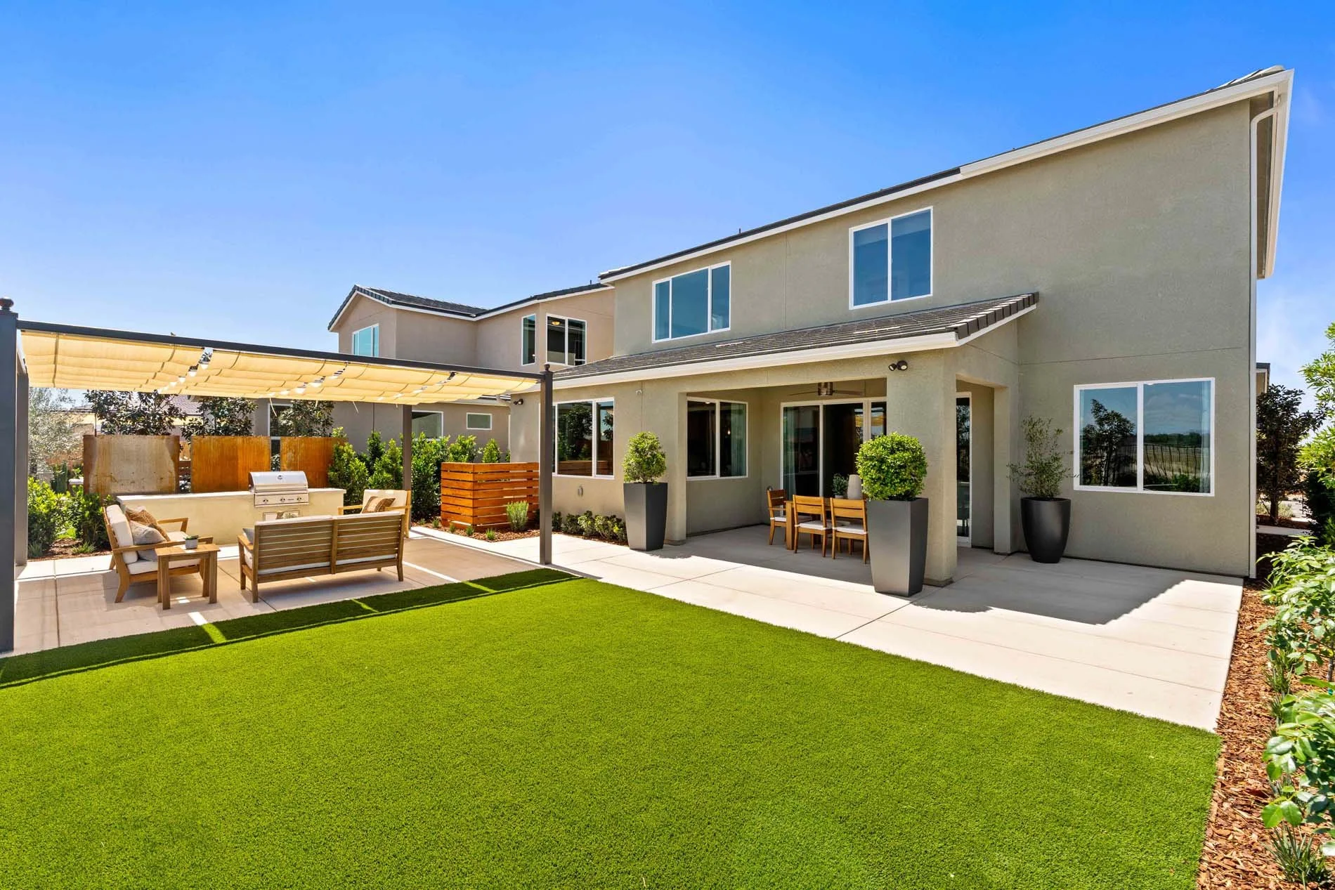 Regent Park 2568 - 55 Rear.jpg