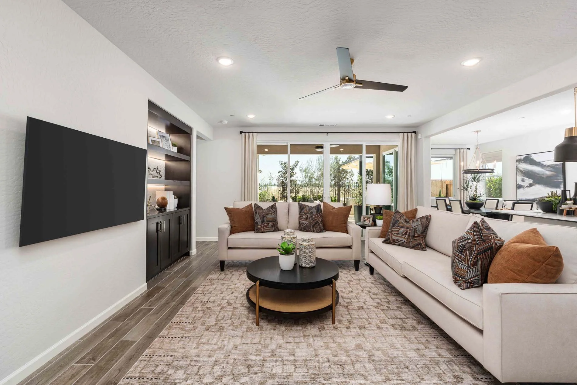Regent Park 3056 - 12 Living.jpg