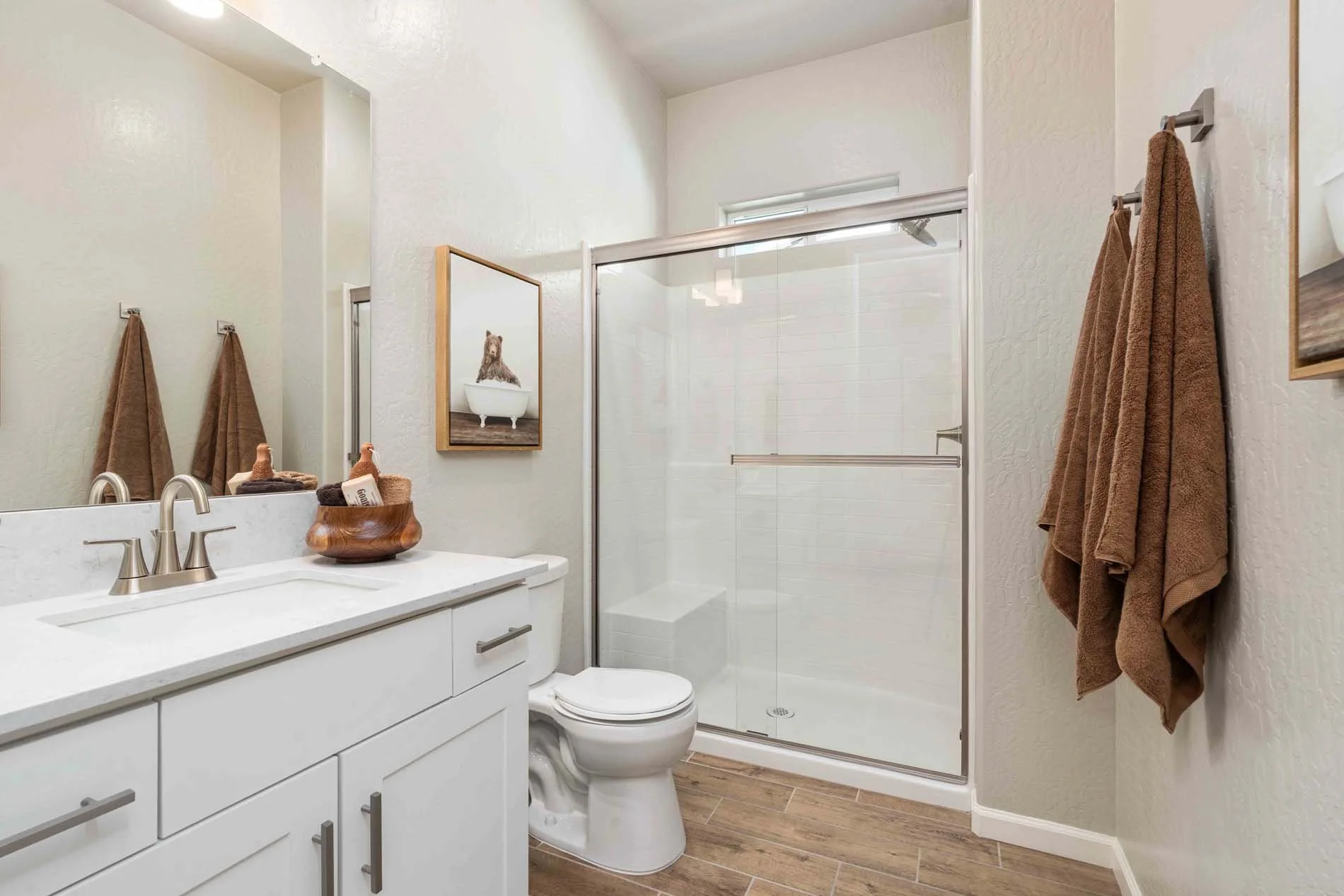 Regent Park 2162 - 39 Bath 3.jpg