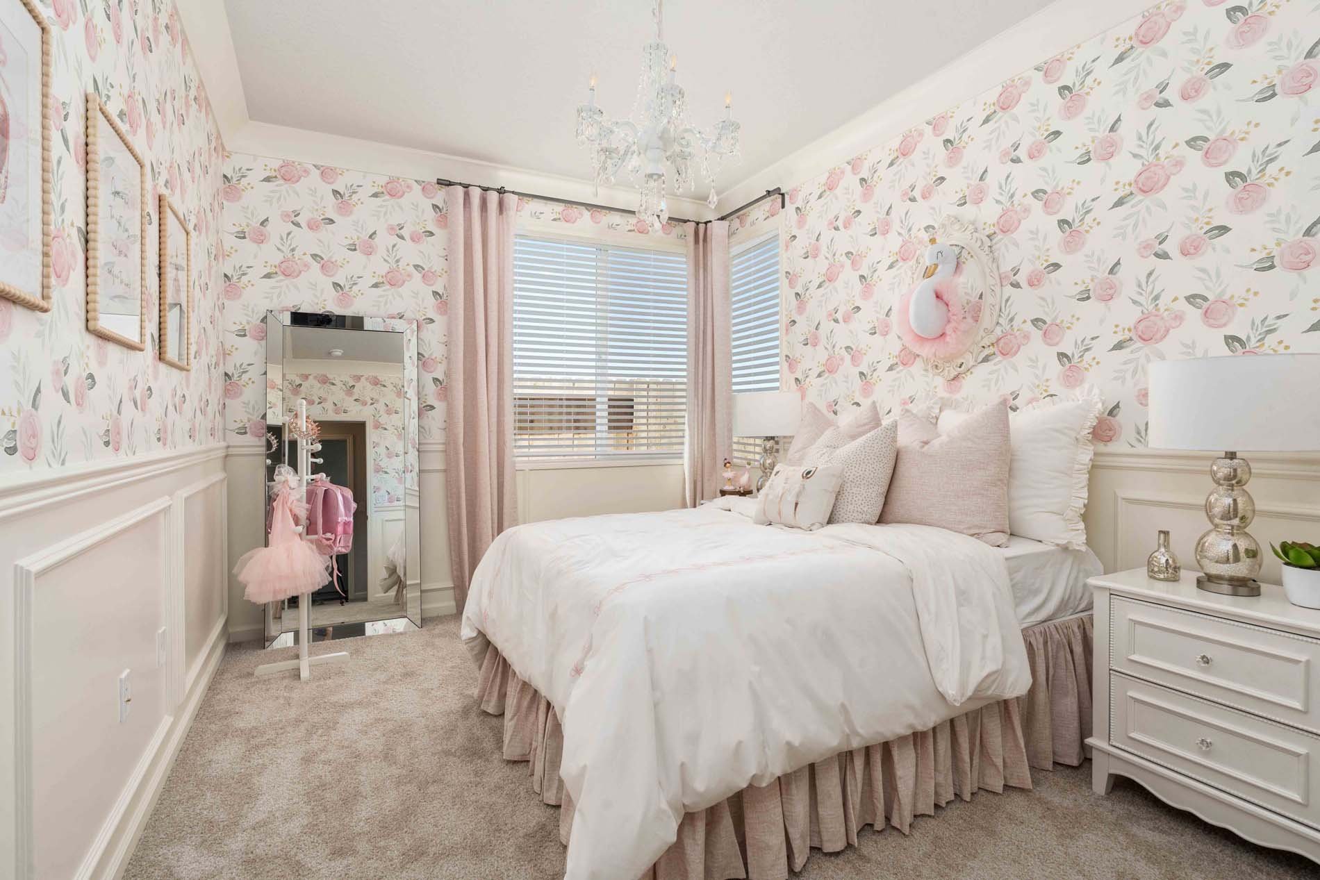 Regent Park 2568 - 51 Bdrm 2 Flowers r1.jpg