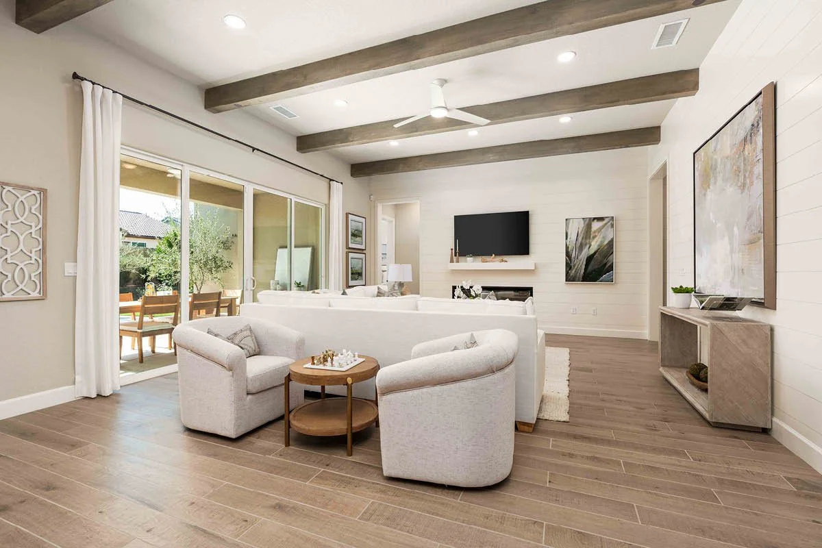 Windsor Clovis Models Preview 2369 - 4 Living.jpg