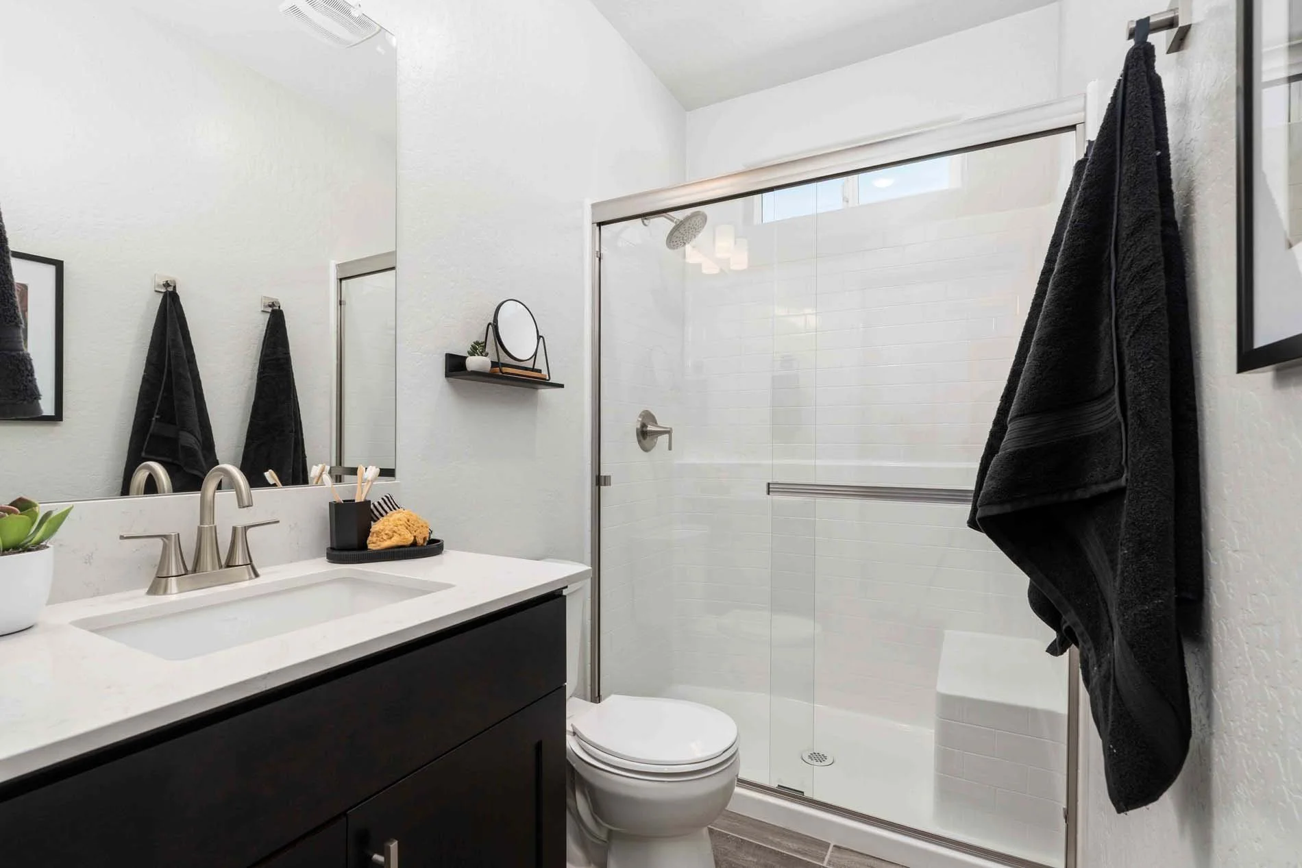 Regent Park 3056 - 39 Bath 4.jpg