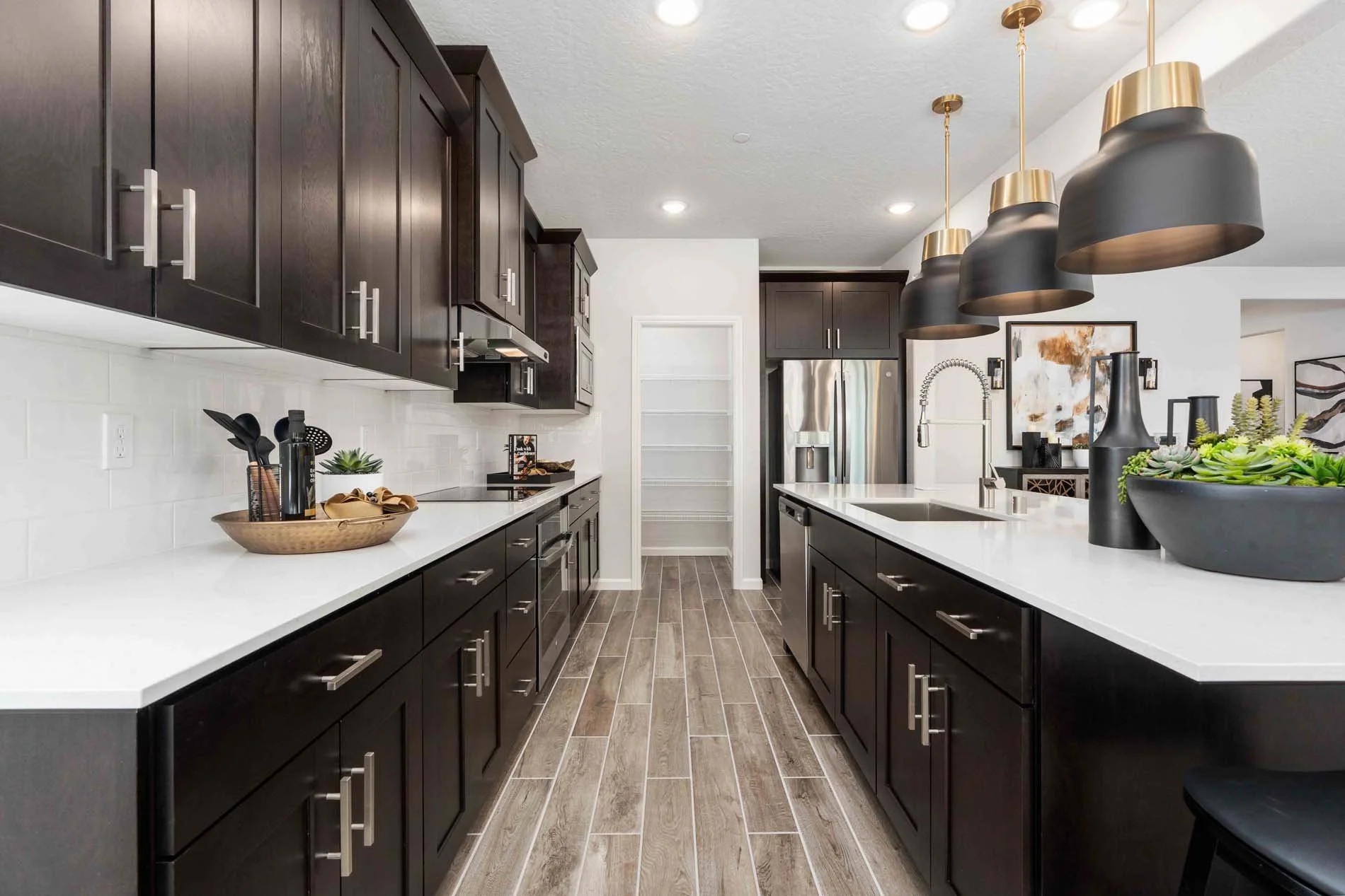 Regent Park 3056 - 22 Kitch Pantry.jpg