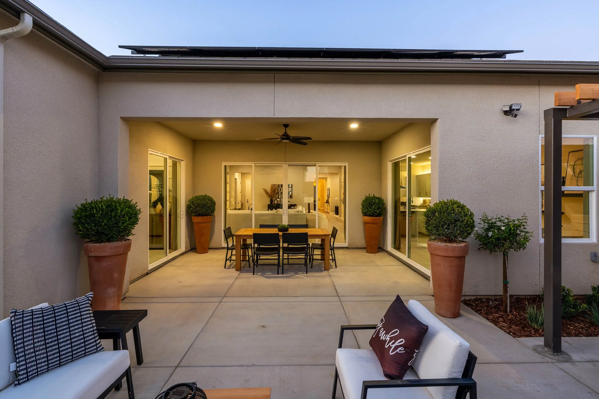 Windsor 3125 - 17 CA Room.jpg