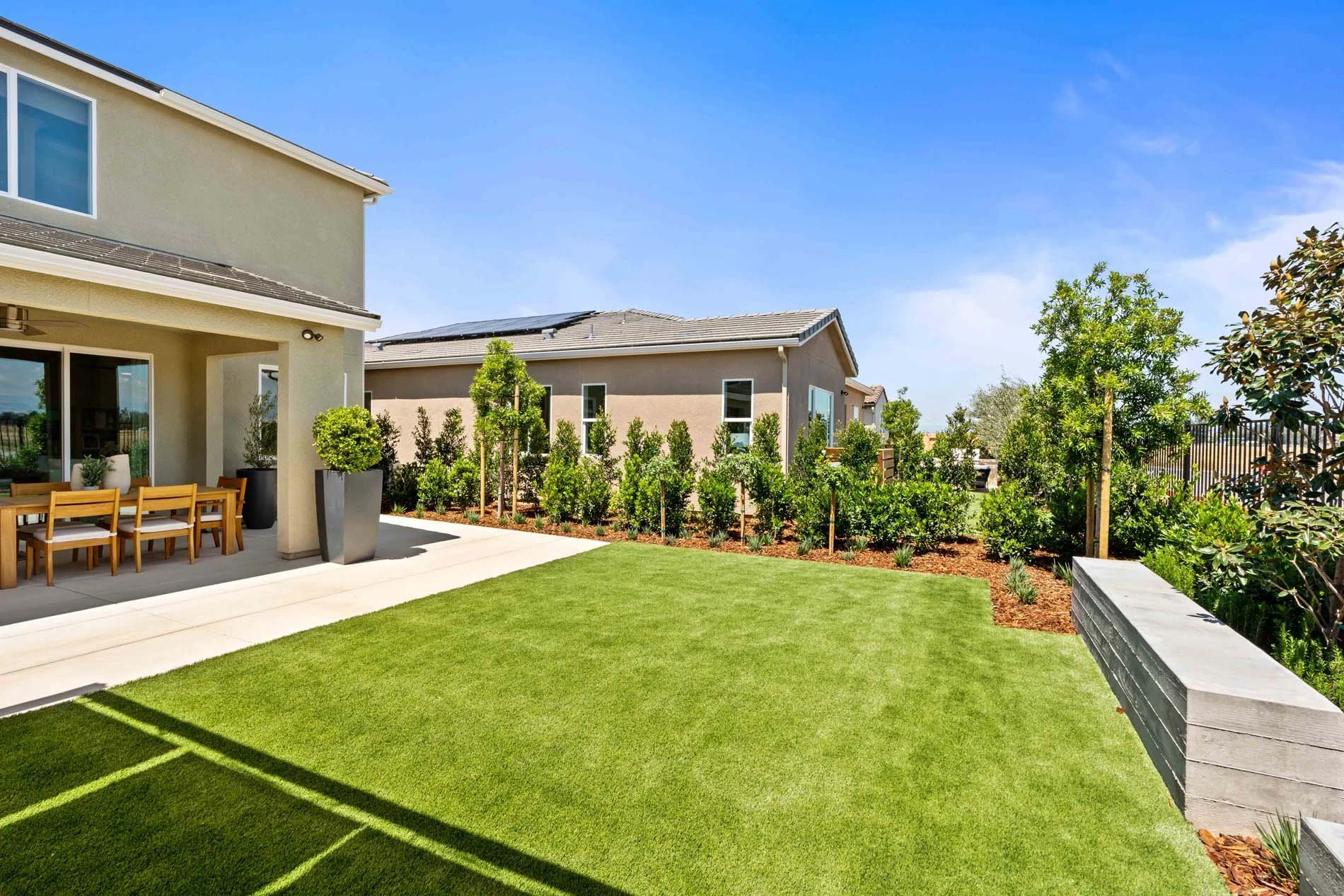 Regent Park 2568 - 59 Rear Grass.jpg