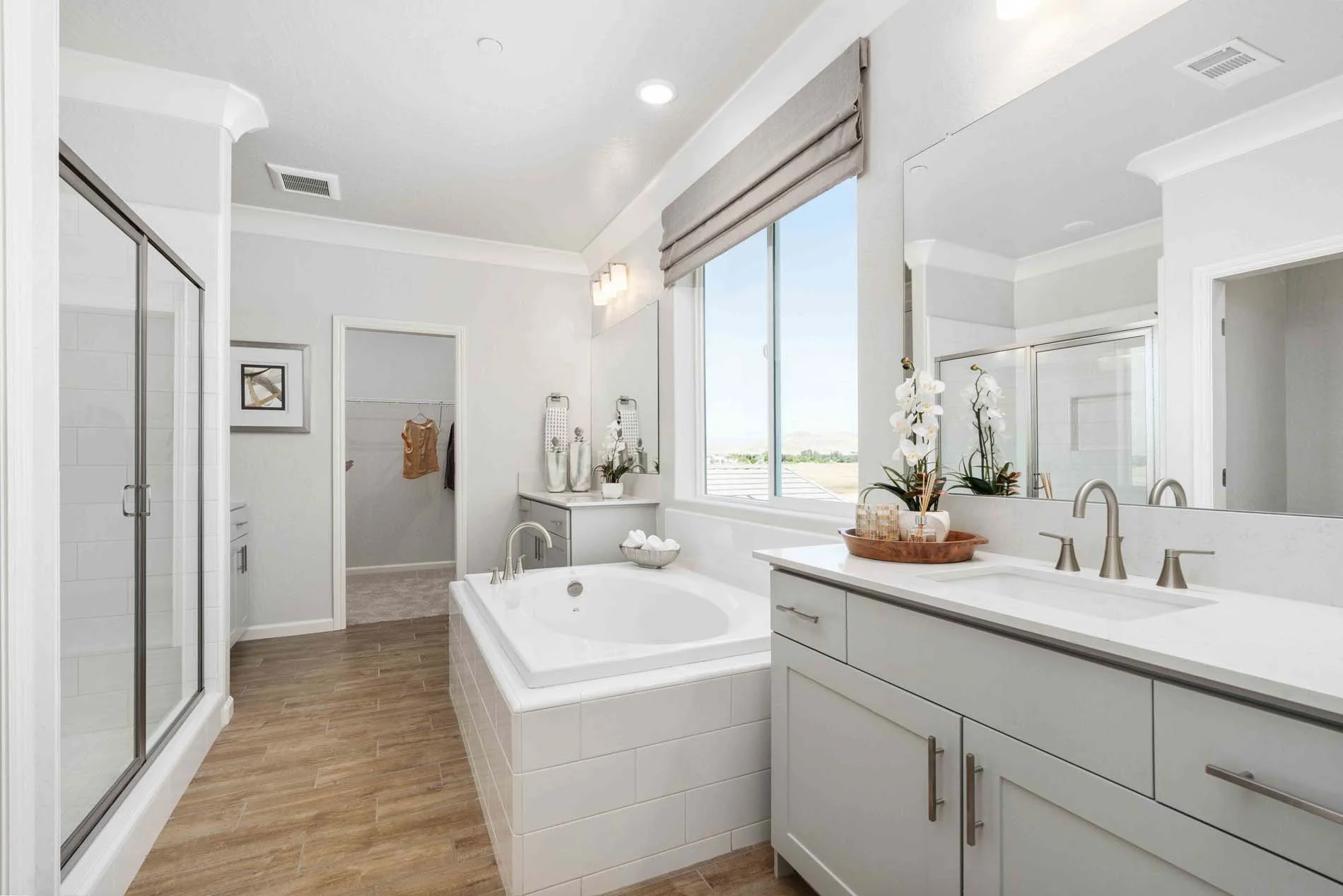 Regent Park 2568 - 37 Primary Bath.jpg