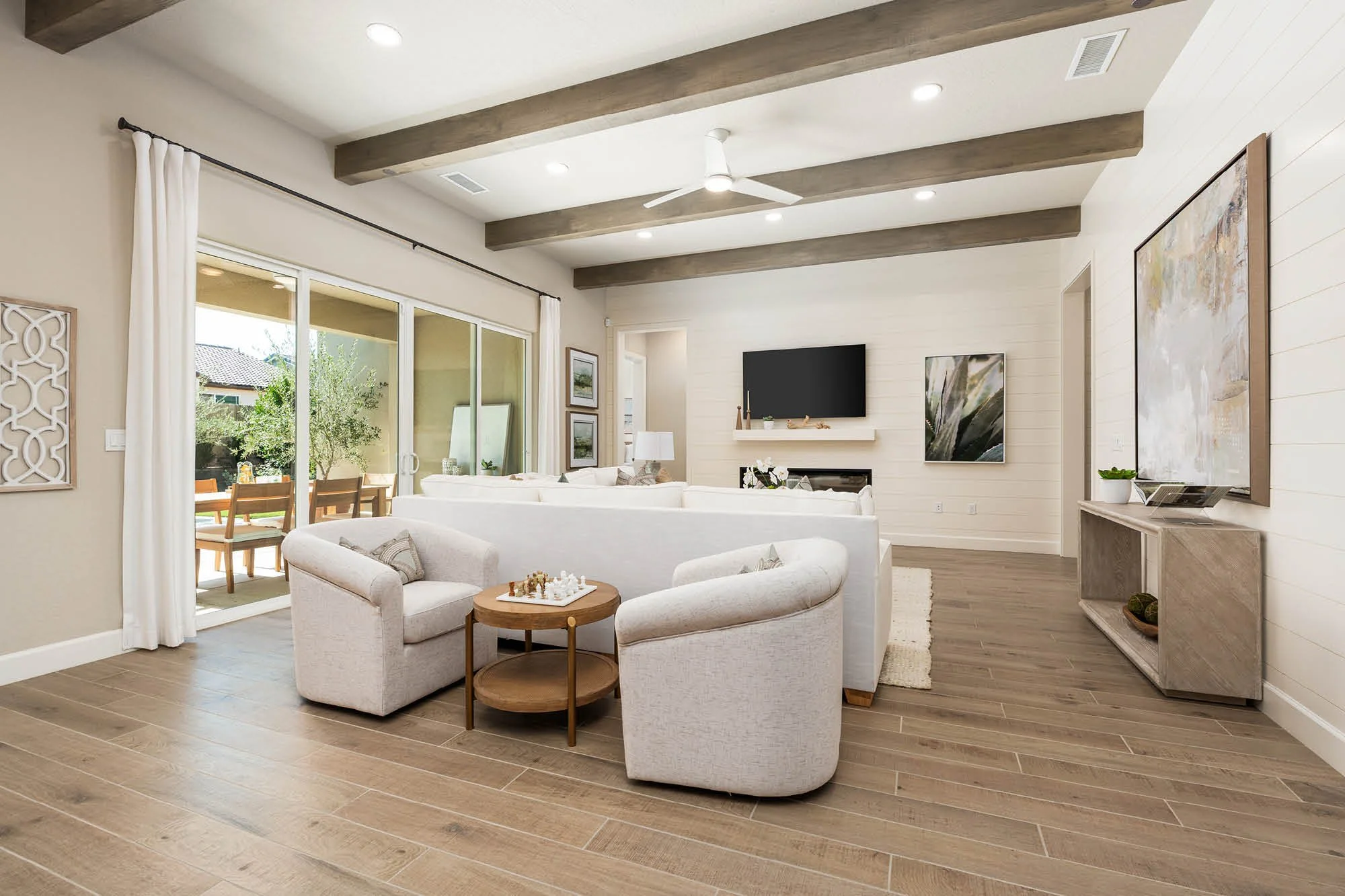 Windsor 2369 - 16 Living.jpg