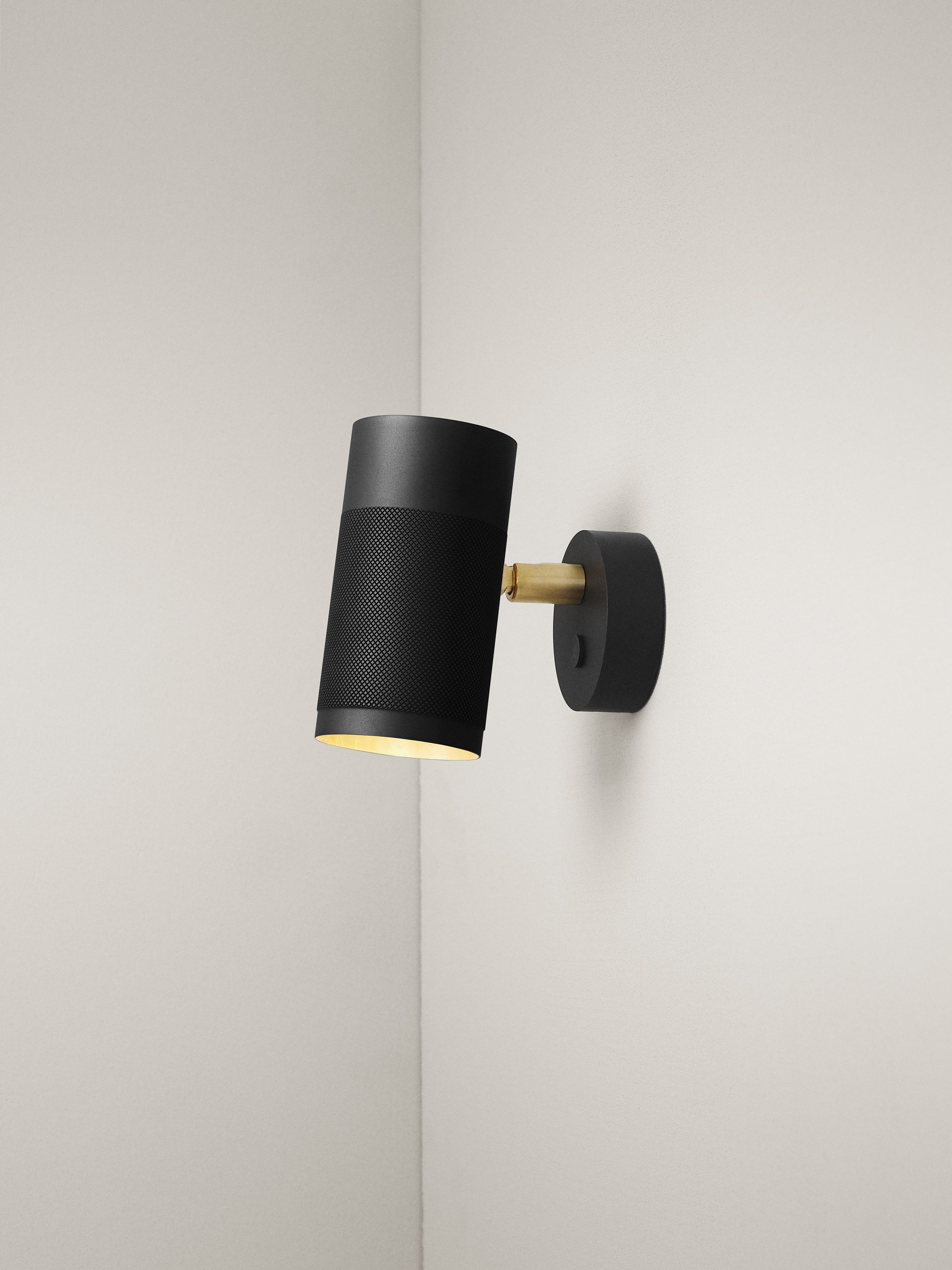 WS1066_Patrone Wall Lamp_Small_Thorup Cph_Packshot_black-black_bg.jpg