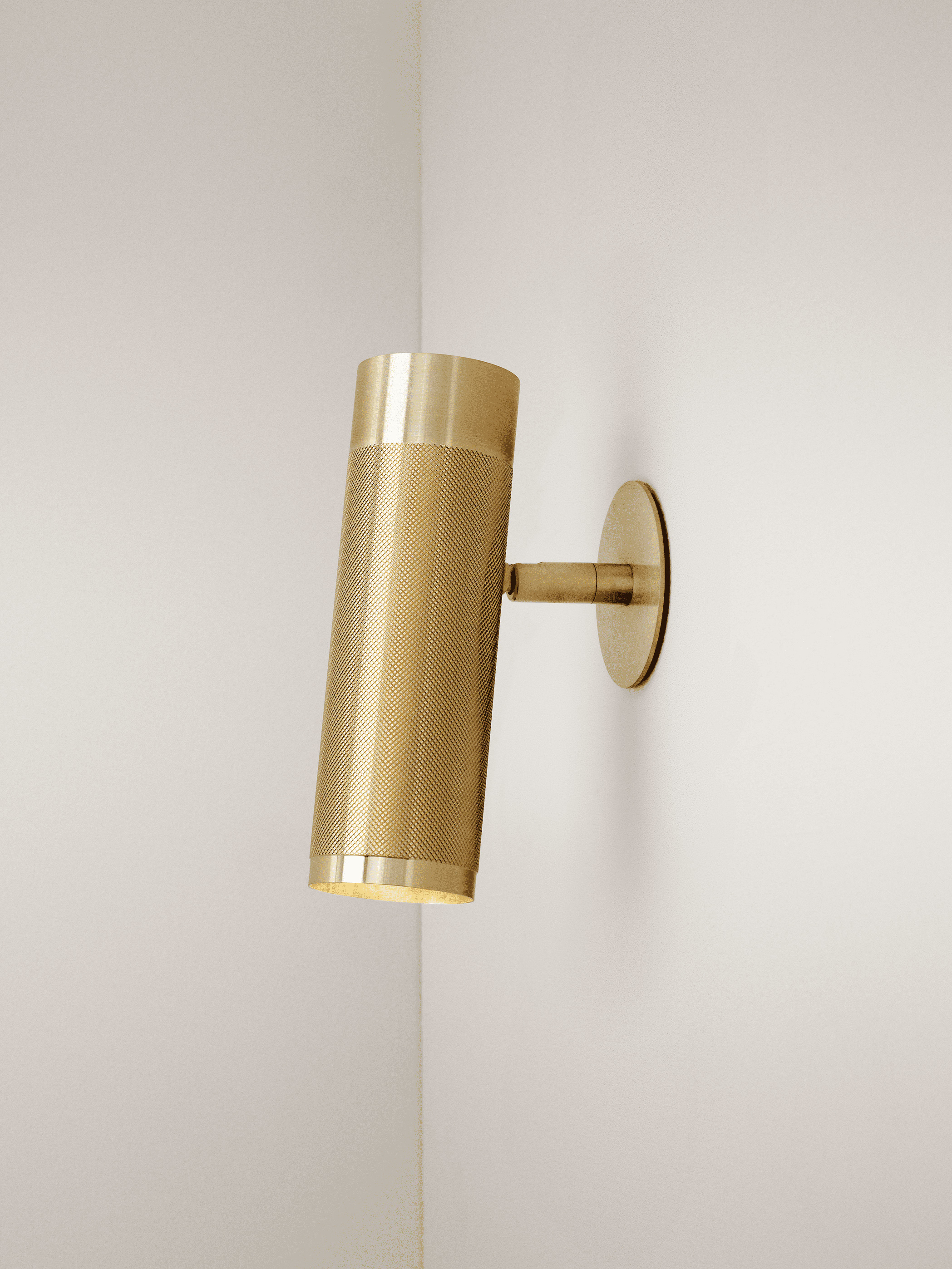 RW1022_Patrone Recessed Wall Lamp_Thorup Cph_Packshot_Solid Brass_BG.png