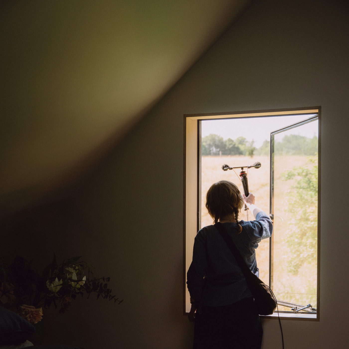 Hunts Green Barn: Soundscapes for The Modern House