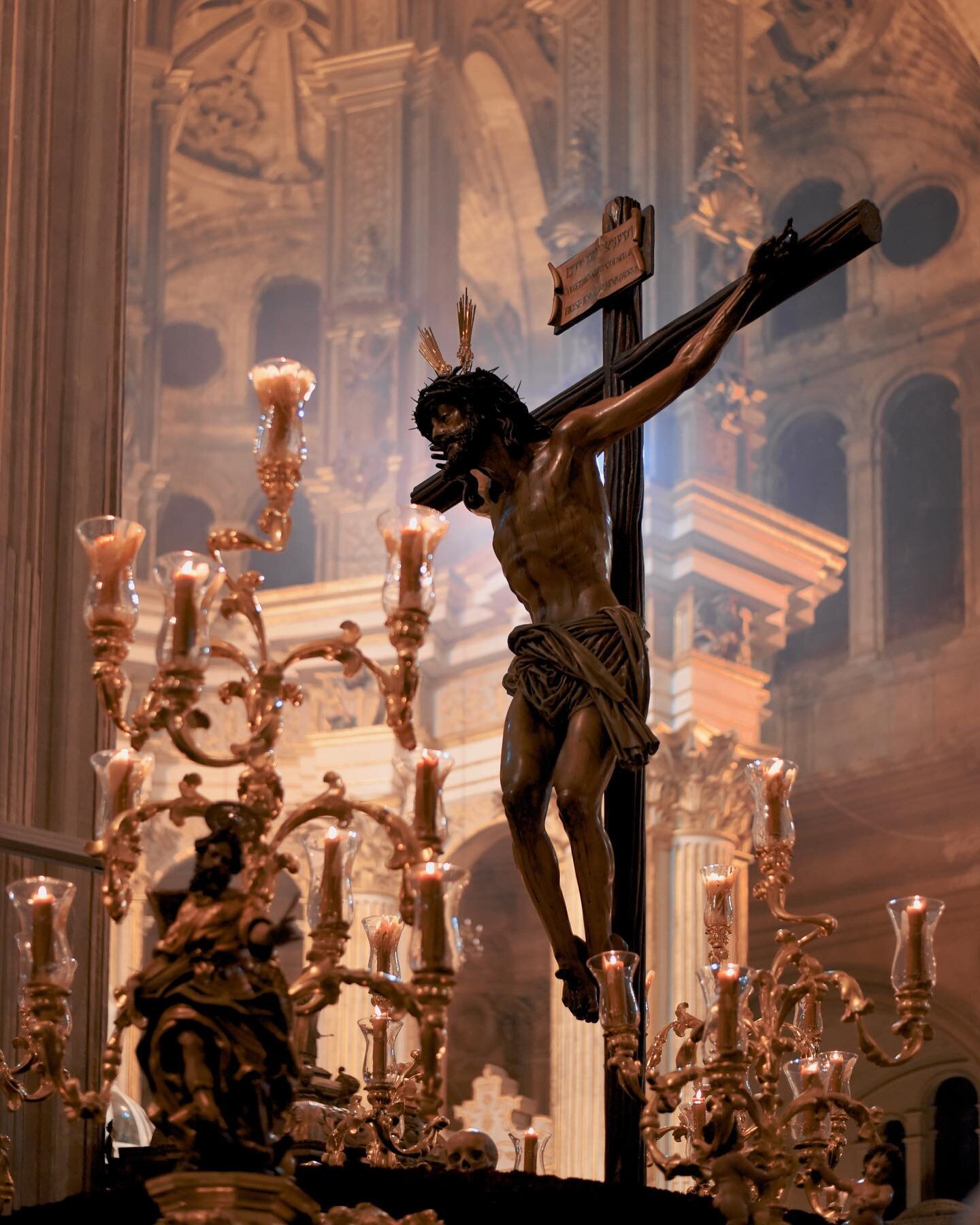 Cristo de la Agon&iacute;a.
@hdadlaspenas 

#malaga #cofradias #cofrad&iacute;asmlg #blancoynegro #andalucia #natgeoyourshot #semanasanta