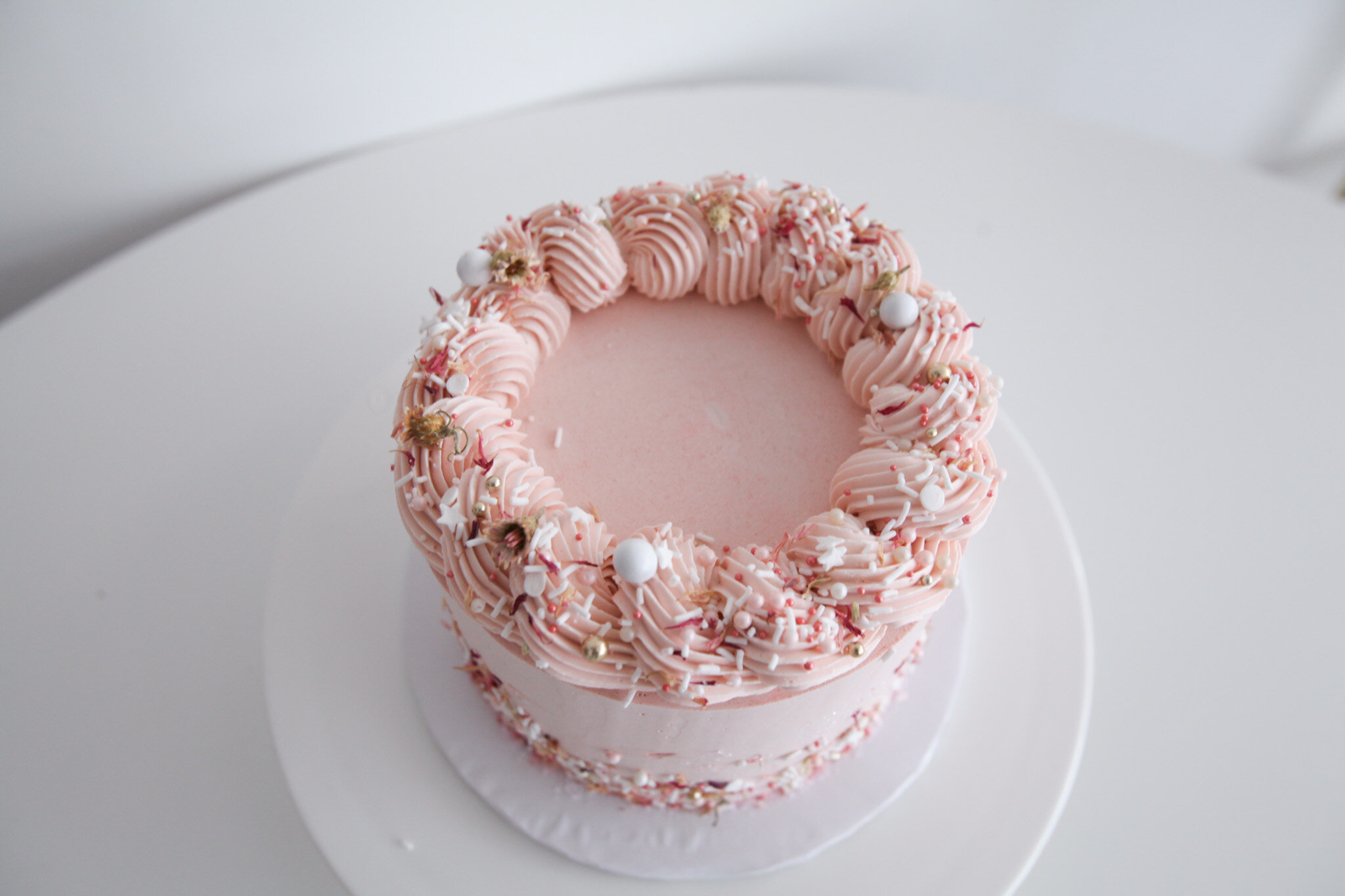 Cake pink texture hi-res stock photography and images - Alamy
