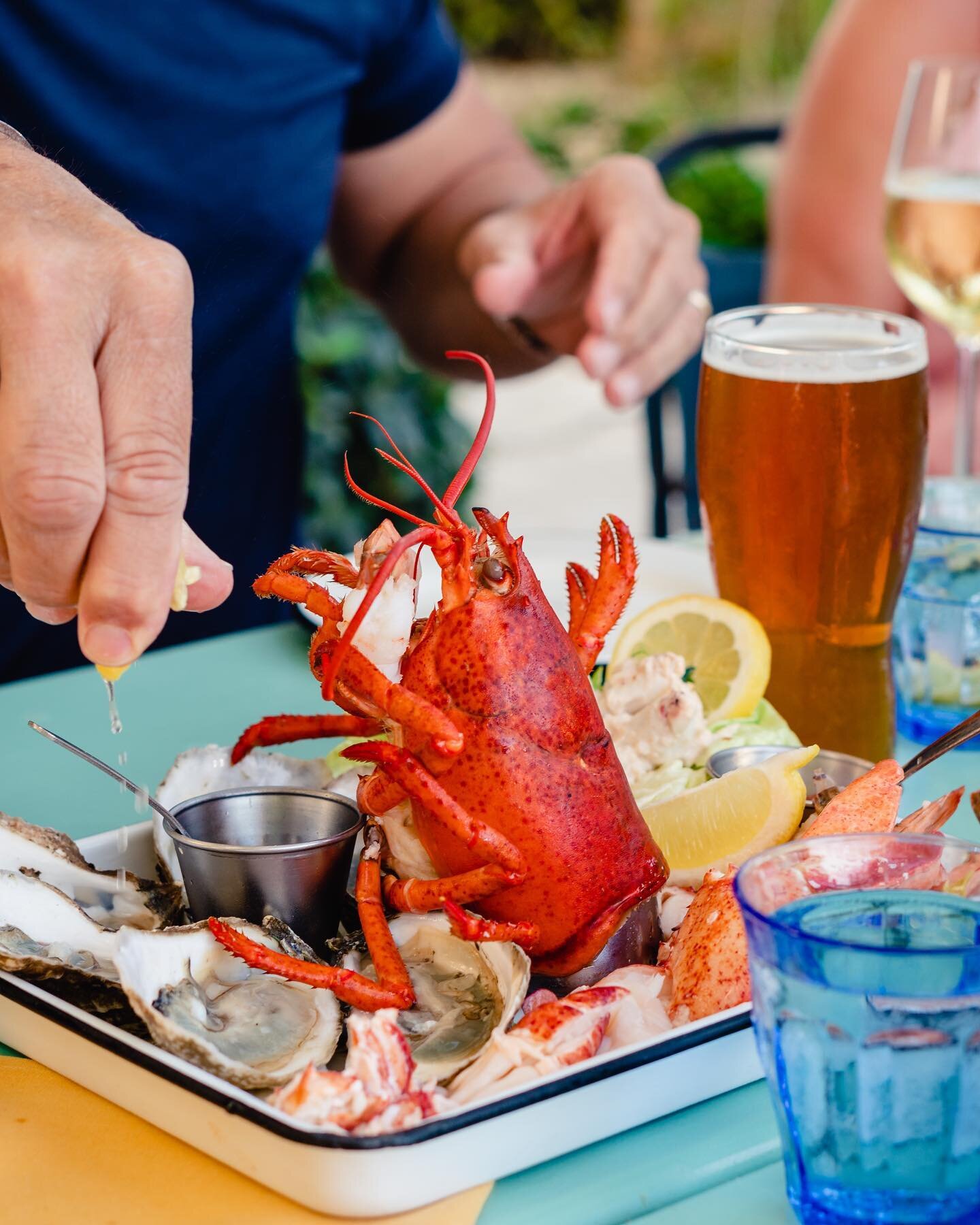 Our fresh seafood tower Is the perfect meal for these hot summer nights!

#longboatkey #beacheats #sarasota #annamaria #ami #food #foodie #foodporn #brunch #dinner #cocktails #happyhour #beachbar #srq #siestakey #coast #hailthisfeistyvillage #sarasot