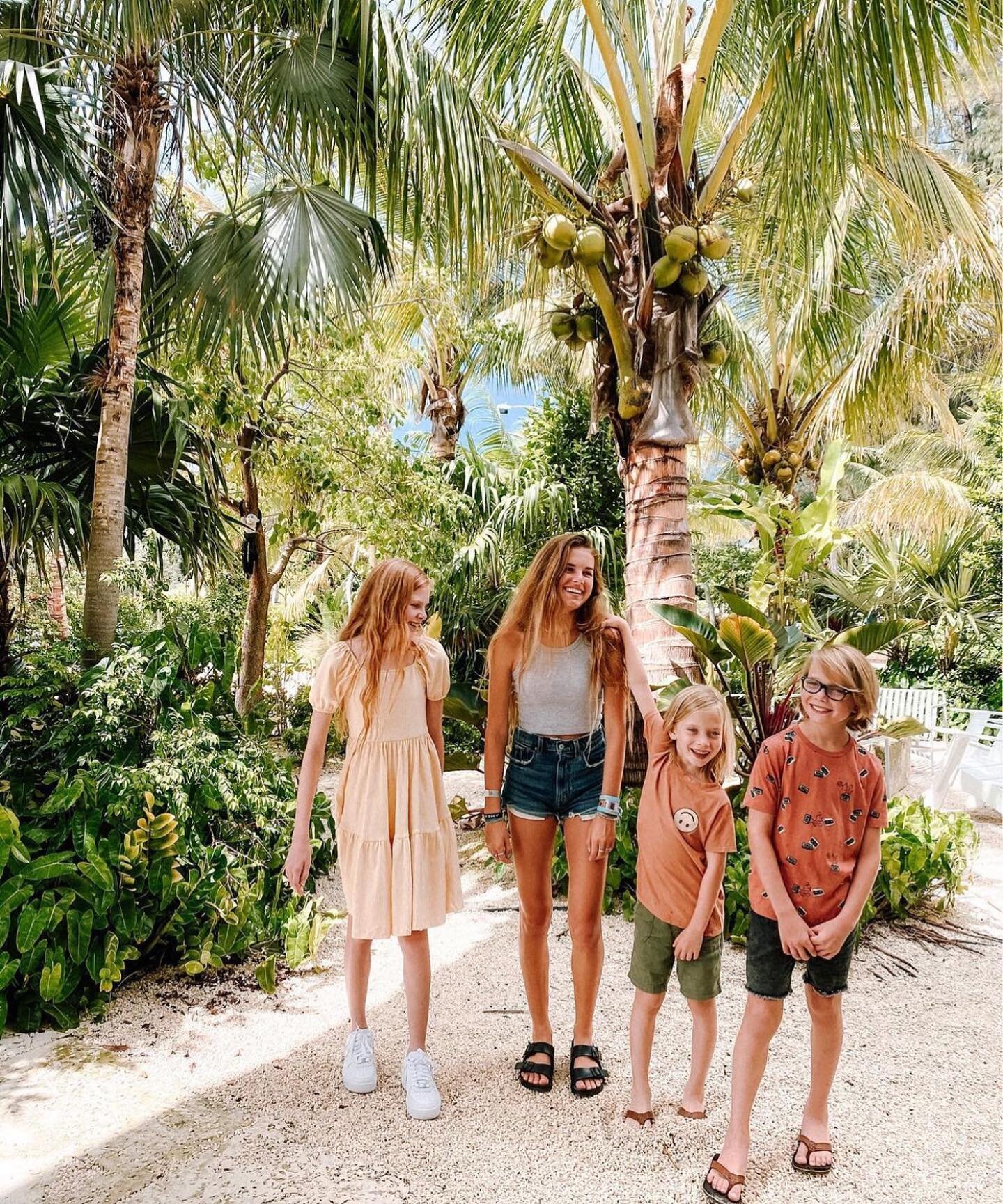 Family funday! 🤪☀️🌊🏝

Photo: @4tinyarrows 

#longboatkey #beacheats #sarasota #annamaria #ami #food #foodie #foodporn #brunch #dinner #cocktails #happyhour #beachbar #srq #siestakey #coast #hailthisfeistyvillage #sarasotafoodie
#yum #floridafoodie