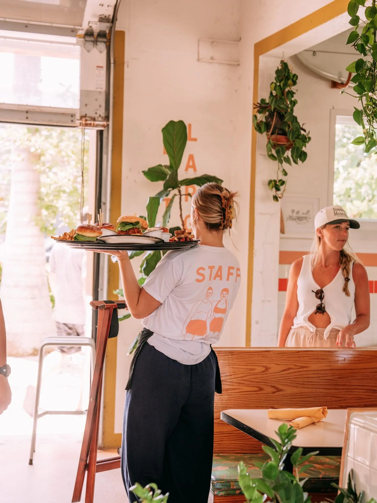 Ocean waves, a cool breeze, fresh sips and bites that make the day even better. Florida life at its finest. 🌴💛