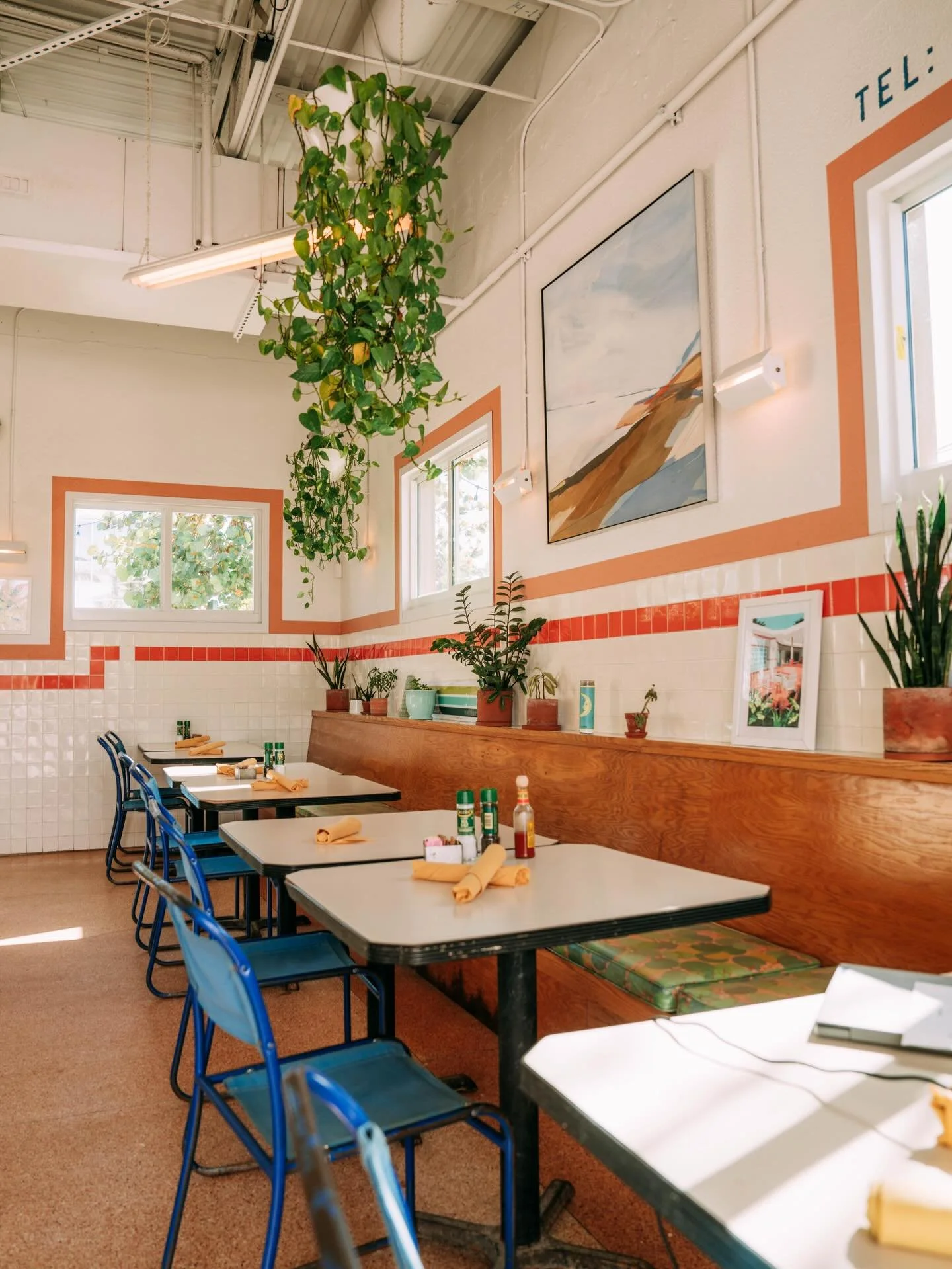 Salt air, slow mornings, and brunch at Whitney&rsquo;s.
Join us for fresh flavors and a little coastal magic 🏖️