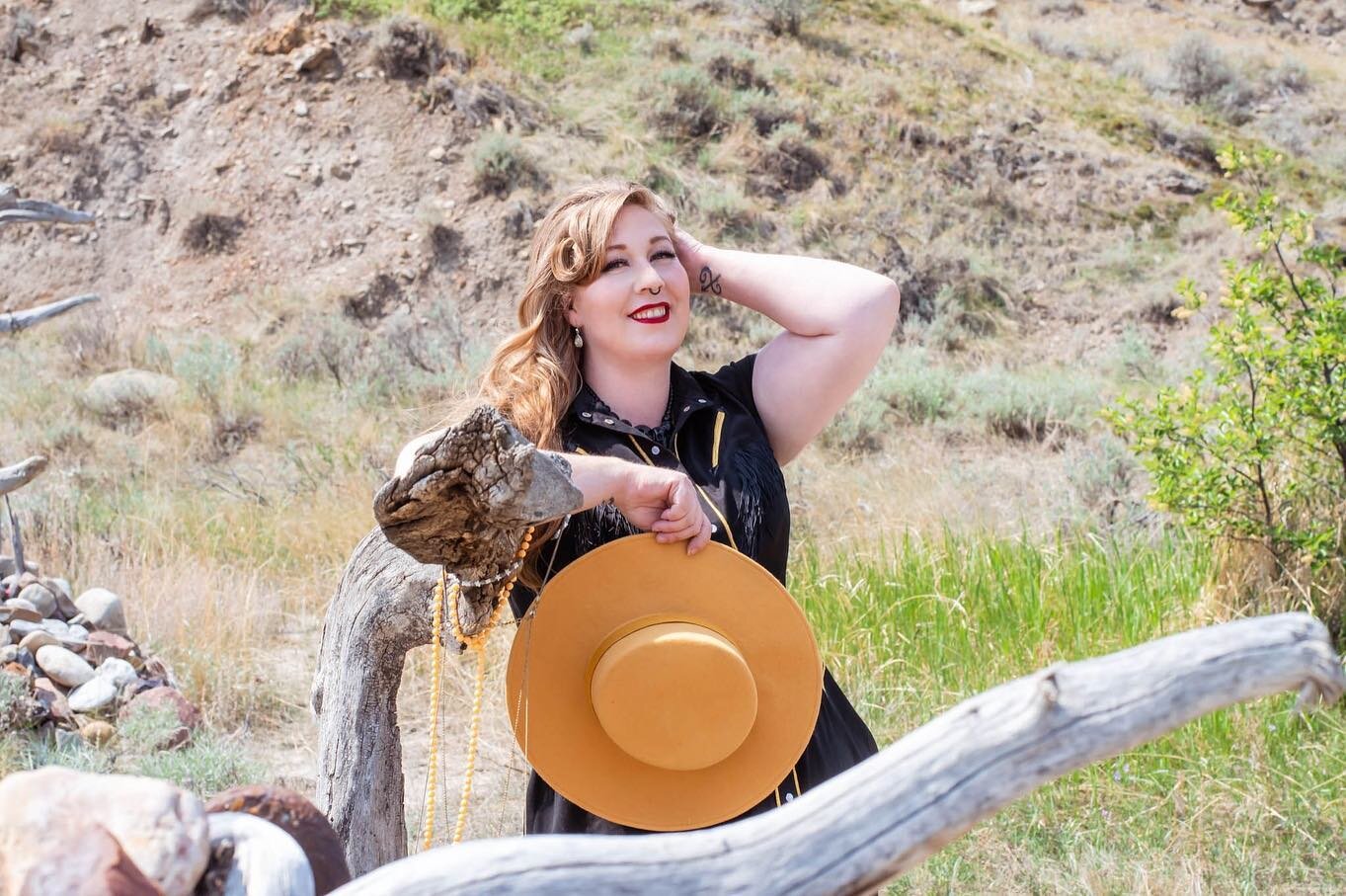 Sweetheart of the rodeo for @missmaggylu&rsquo;s #westernpinupchallenge 😘

Thanks to the incredible @missfriendphotography for these fantastic shots 😘