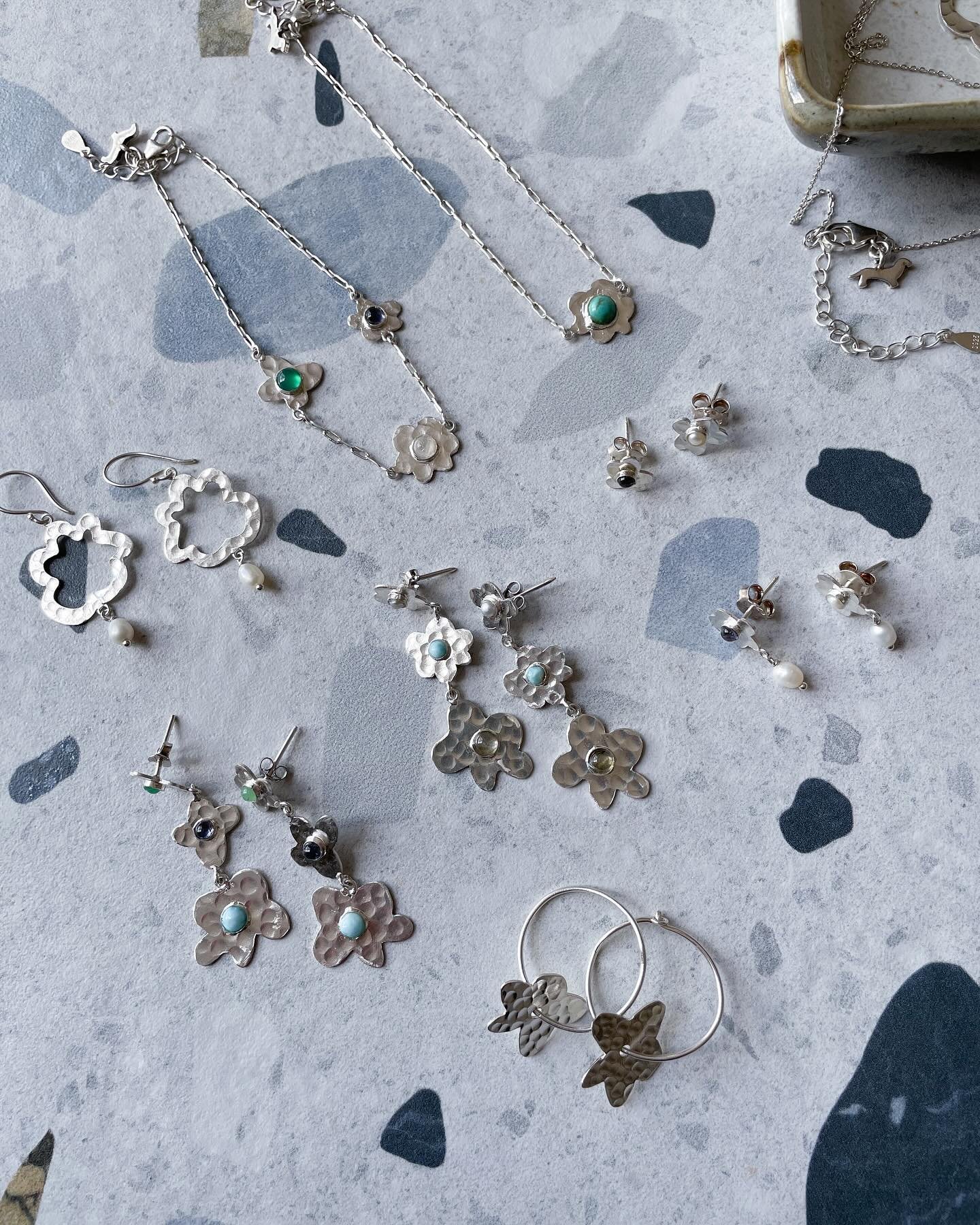 Soooo &hellip; here are the bracelets and earrings in the sterling silver Wonky Flowers jewellery collection. 
I&rsquo;ll be adding just a few more items shortly.

I&rsquo;d love to hear your thoughts on a couple of things: firstly, do you prefer to 