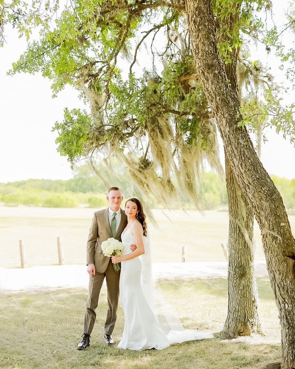 Angelica and Zach were so calm, cool, and collected all day leading up to their ceremony. It was such a peaceful and relaxing day&hellip;no stress, no chaos, just joy and happiness all around! While I love the high speed, race to the finish line wedd