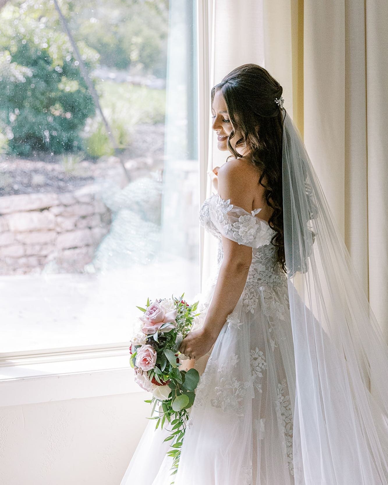 Can we all agree that beautiful bride Suheily belongs on the cover of a bridal magazine?!🌹

Venue/Catering/Bartending: @hiddenfallsevents 
Coordination: @abrideadayweddings 
Photography: @willowvogt 
DJ/Videography/Photo Booth: @toastentertainment 
