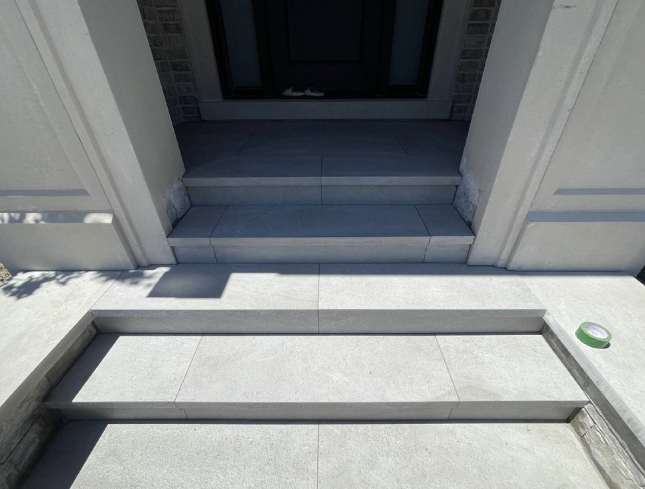 Outdoor tile for entryway