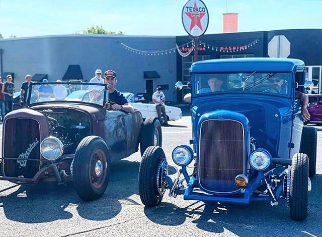 When you plan your visit to Columbia, TN make sure you check out @columbiacarsandcoffee. This car show happens every third Saturday of the month and is directly behind the guesthouse. 🏡 (You can bet you&rsquo;ll catch @mikewolfeamericanpicker there 