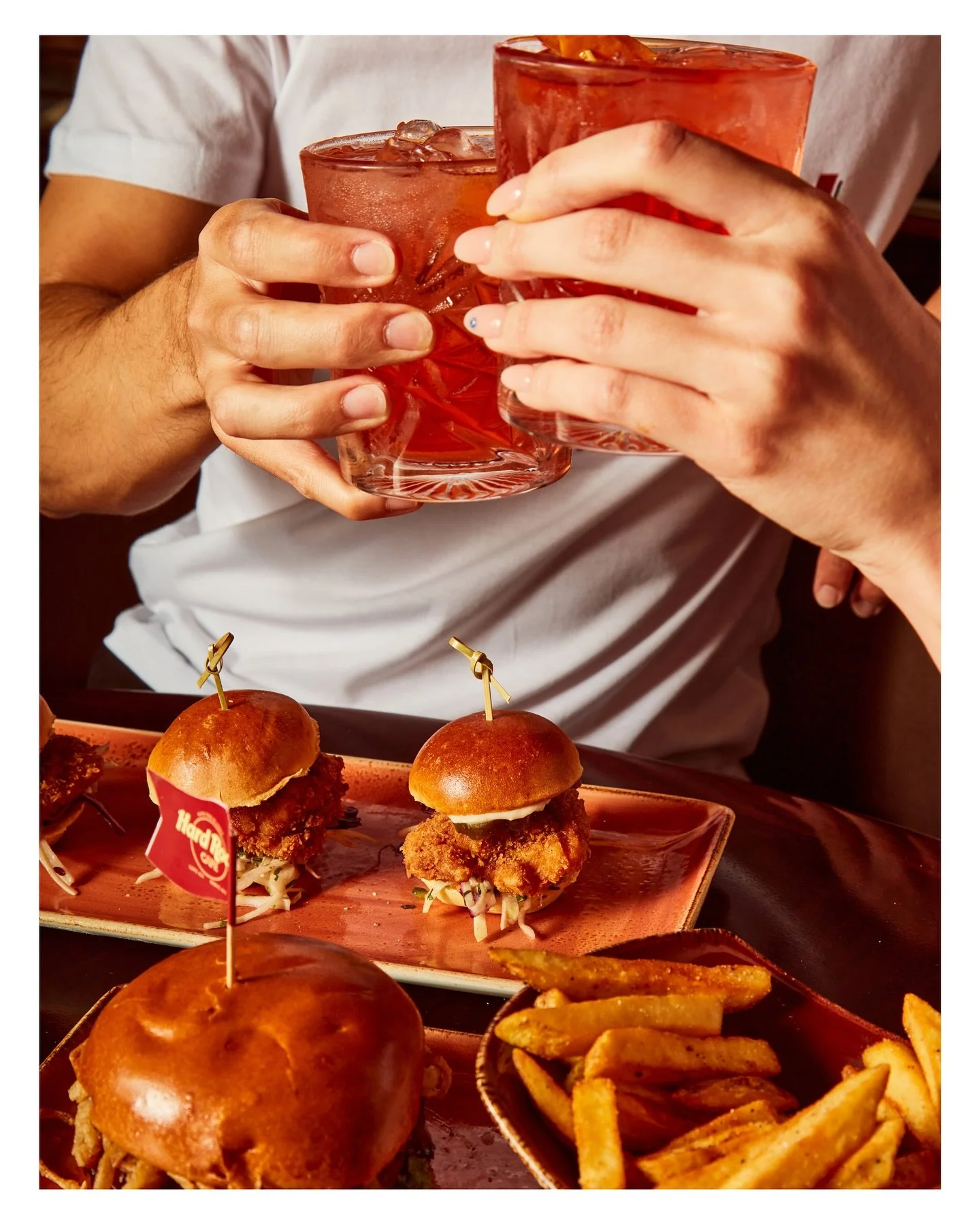 Still one of my favourite shoots 🫠🤎

@hardrockcafe @plus1comms 

#photography #foodphotography