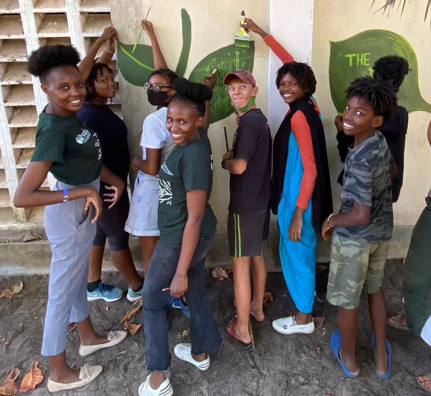 HAPPY INTERNATIONAL WOMENS DAY!🙋🏾‍♀️⠀
Last week we had our first day-long workshop led by our stars Caroline and Wincate! 🌲😎⠀
⠀
A group of @kivukoni students spent the day learning about botanical gardens, the importance of trees in our fight