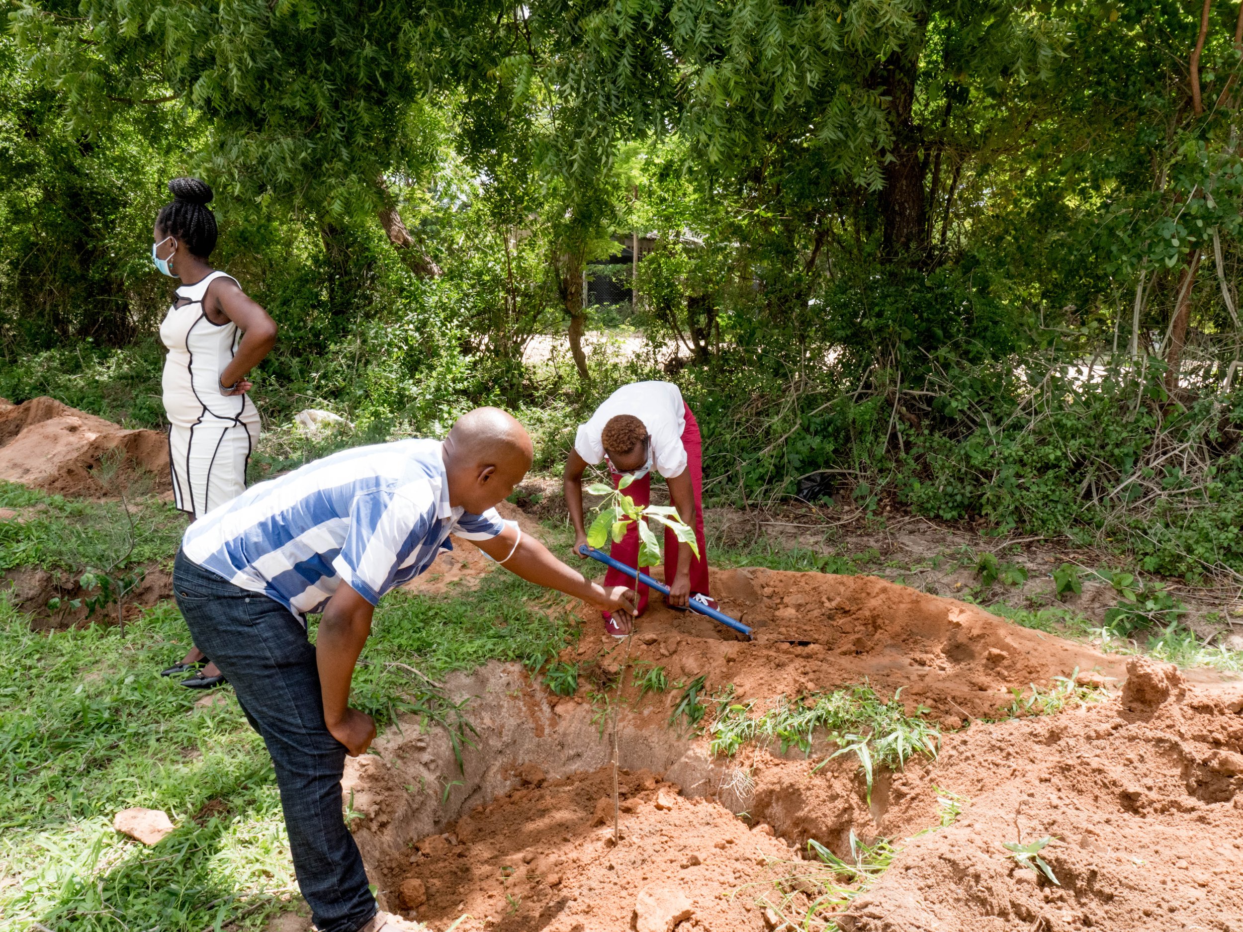 LEAF Tree Planting-7.jpg