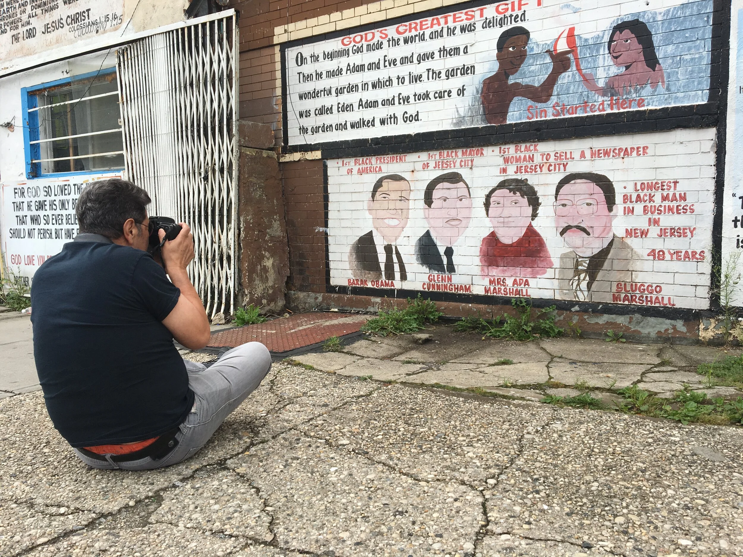  Camilo José Vergara at work. Martin Luther King Drive at Bostwick, Jersey City, 2019. 