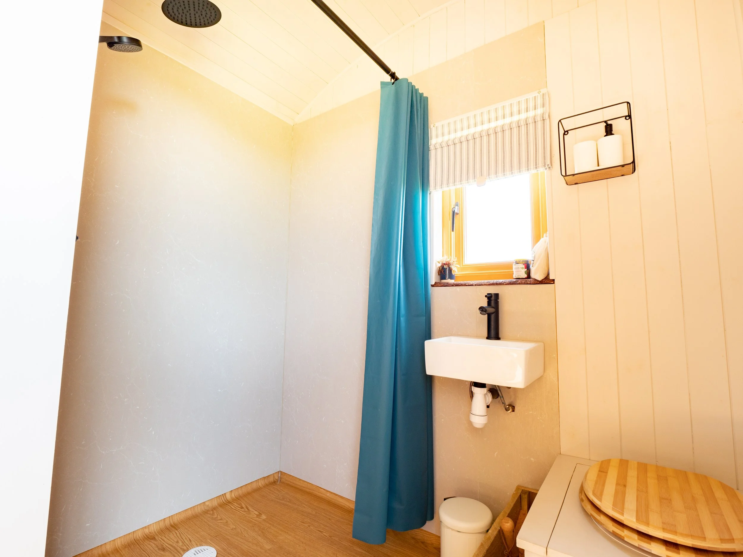 shepherds hut (8 of 19).jpg