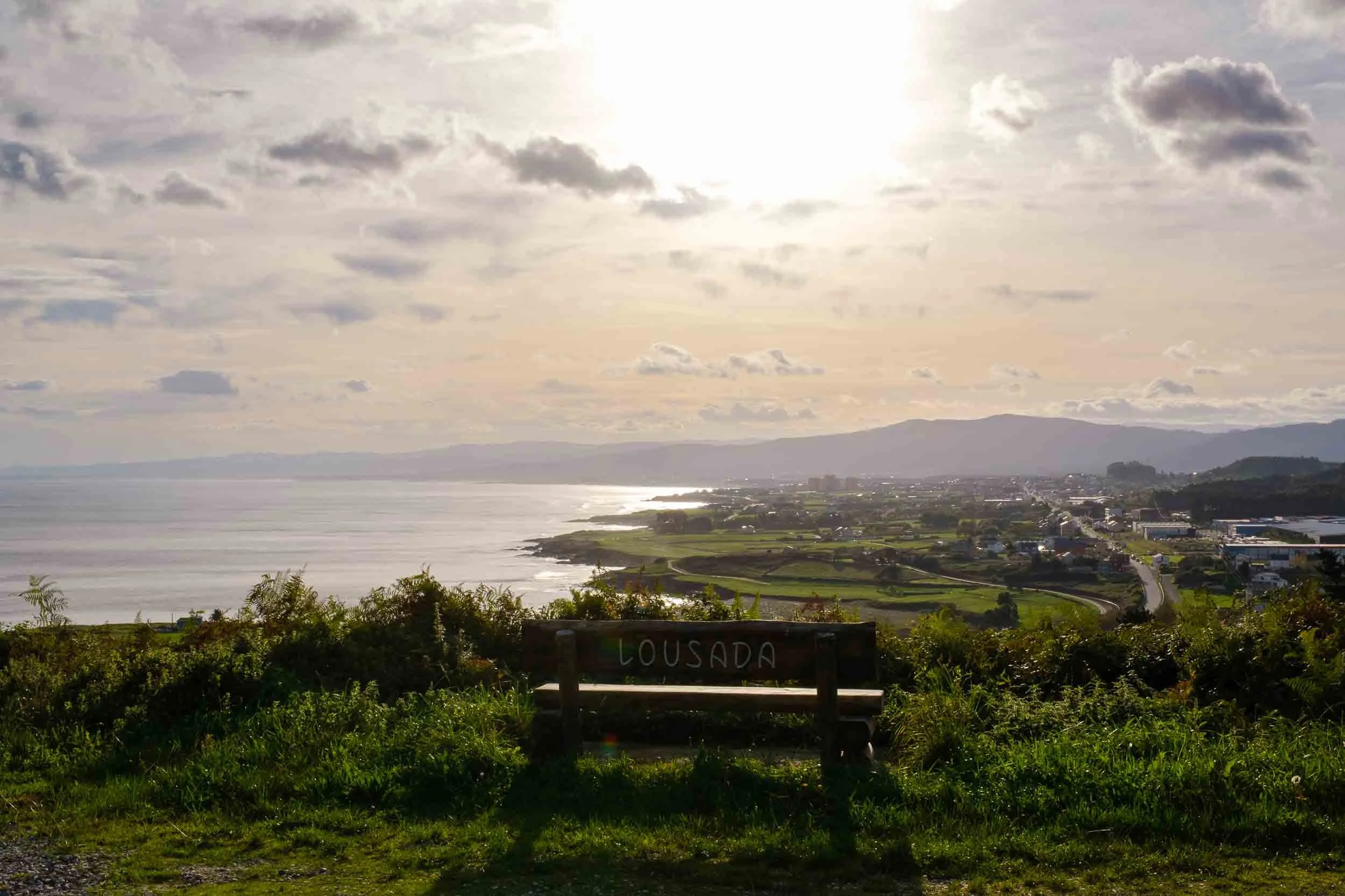 Paisaje costero de la ruta xacobea Camiño do Mar en el norte de Galicia.