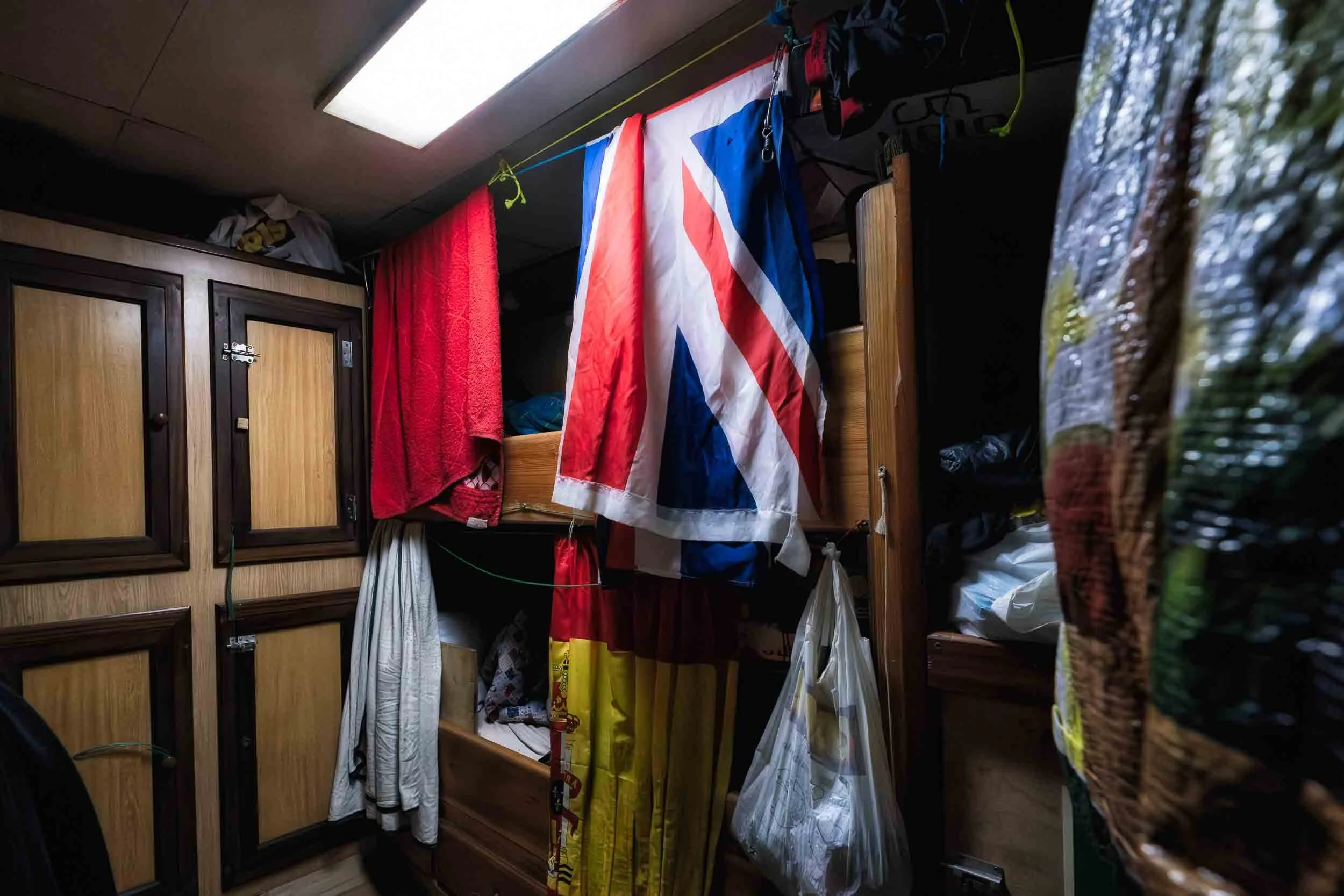 Interior de camarote dormitorio donde descansa la tripulación del Breso Uno.