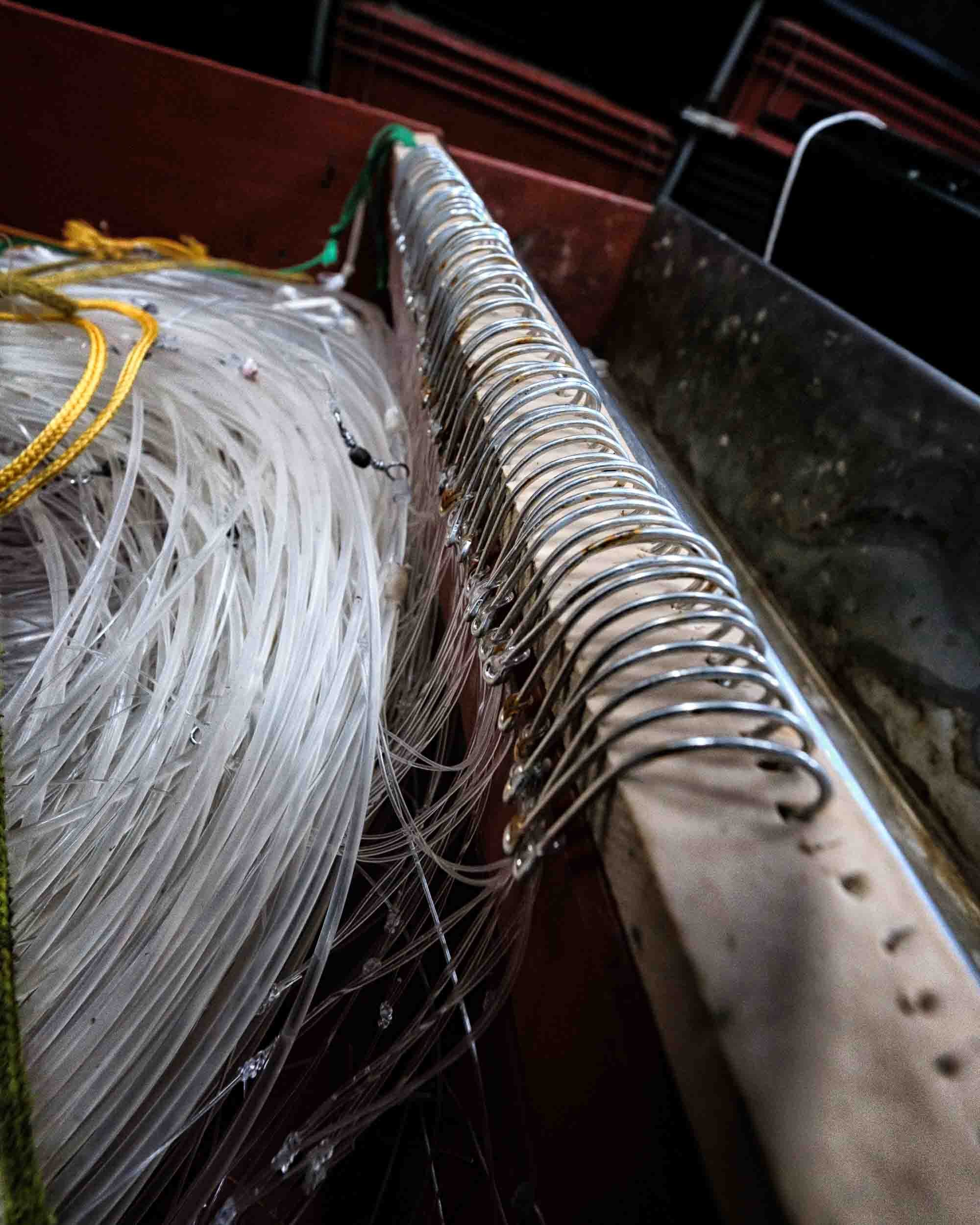 Anzuelos preparados para la captura de merluza a bordo del pesquero Breso Uno.
