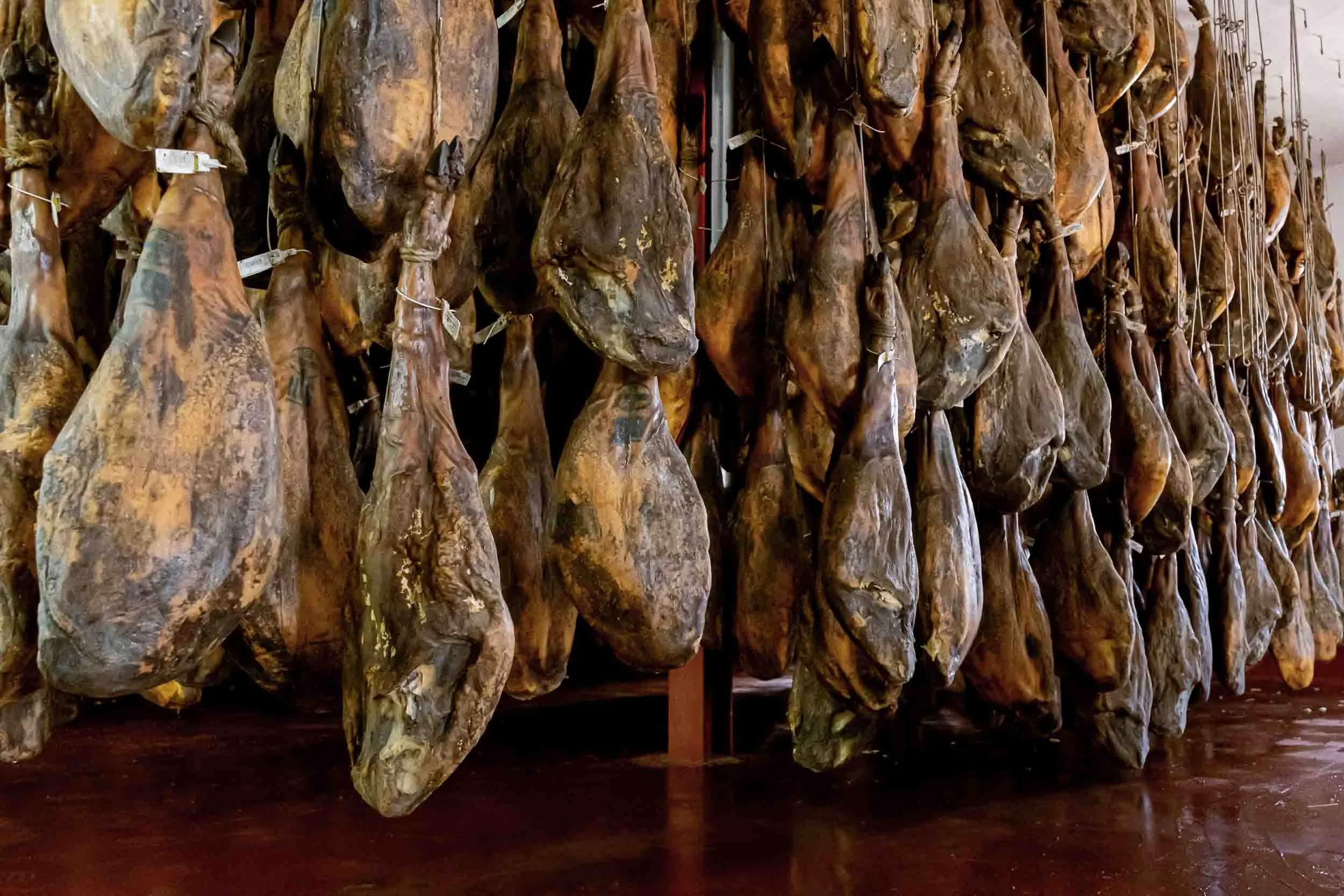 secadero-natural-jamones-dop-jabugo-aracena.jpg