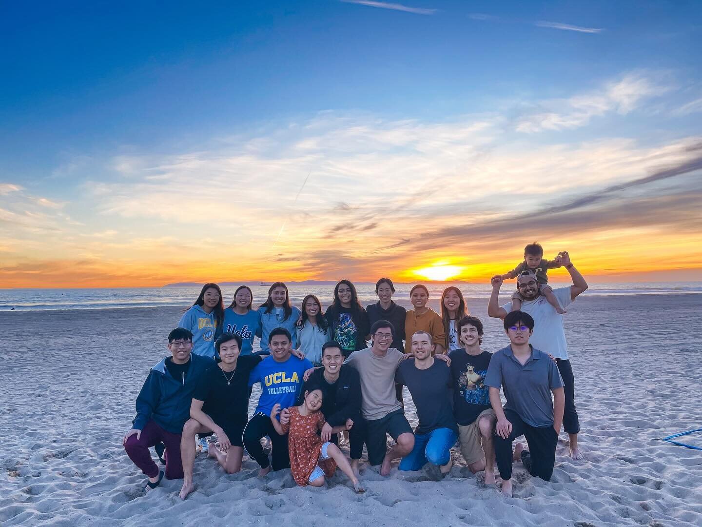 beach bonfire photo album 🌊 🏐
and study day at Huntington Beach Library 📒

more pics on Flickr ✌🏼

1.27.24 - saturday