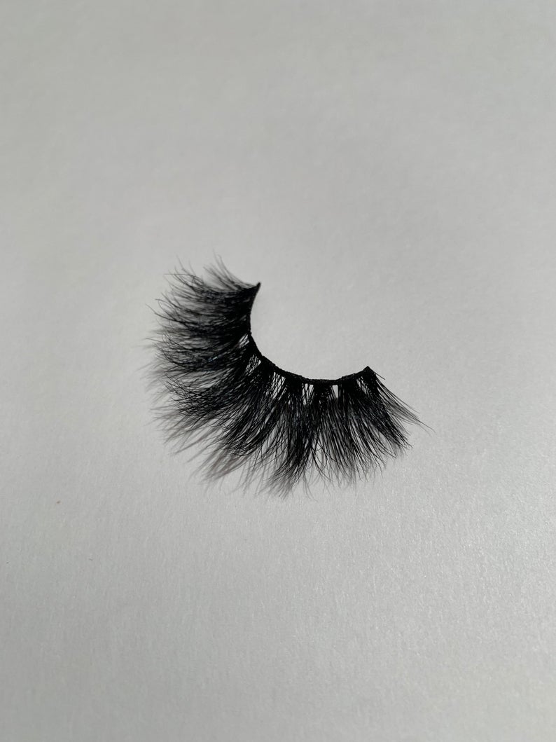 DOLLFACE one lash.jpg