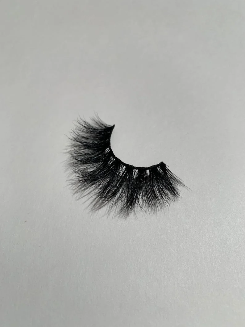 DOLLFACE one lash.jpg