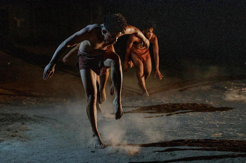 Garage Dance Ensemble in ”Gat innie Grond, Wond in My Siel (Hole in the Ground, Wound in my Soul).” Photo courtesy of artists