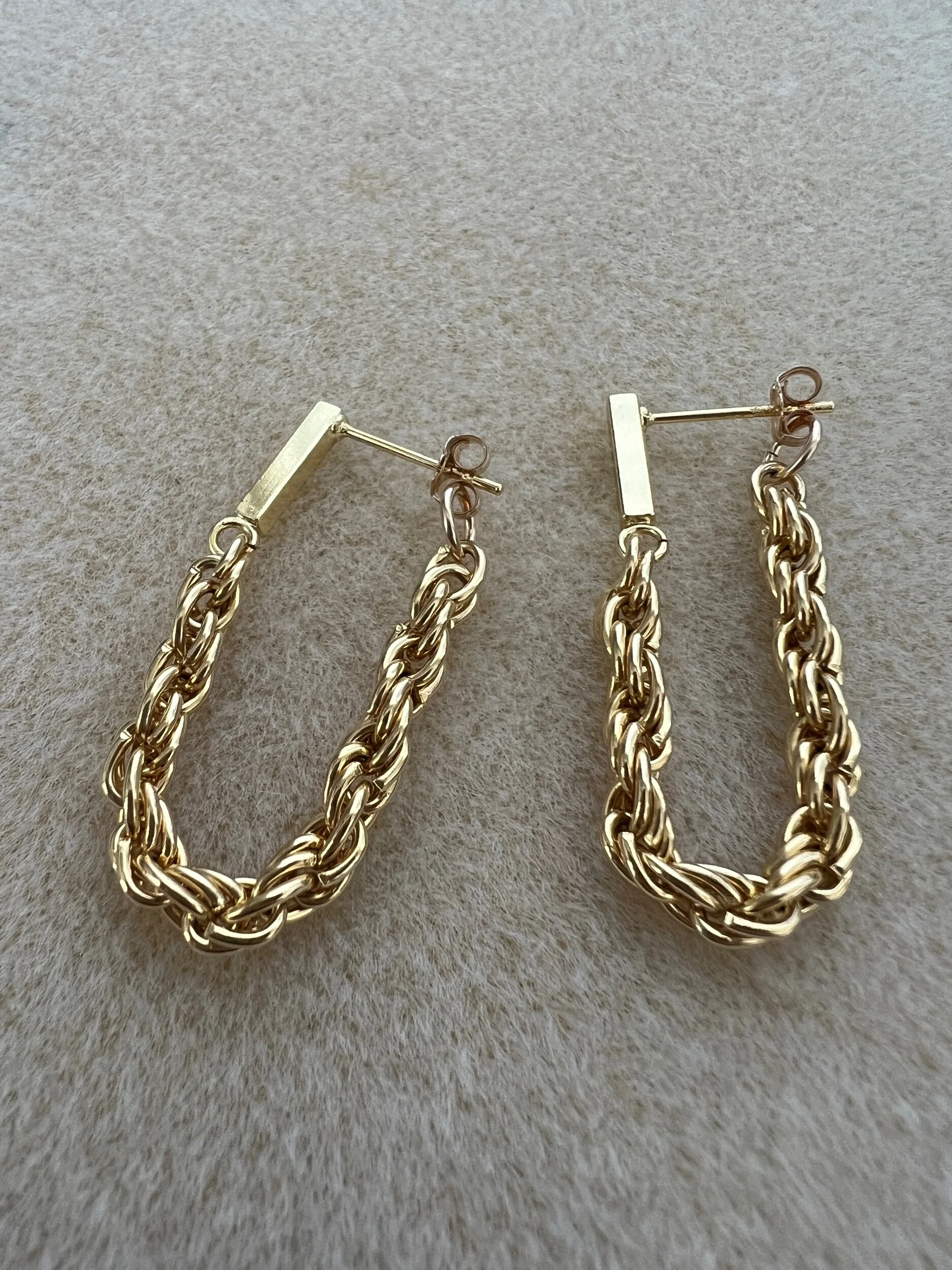 FA44A6FE-819A-42A2-A239-04AA35D917D6