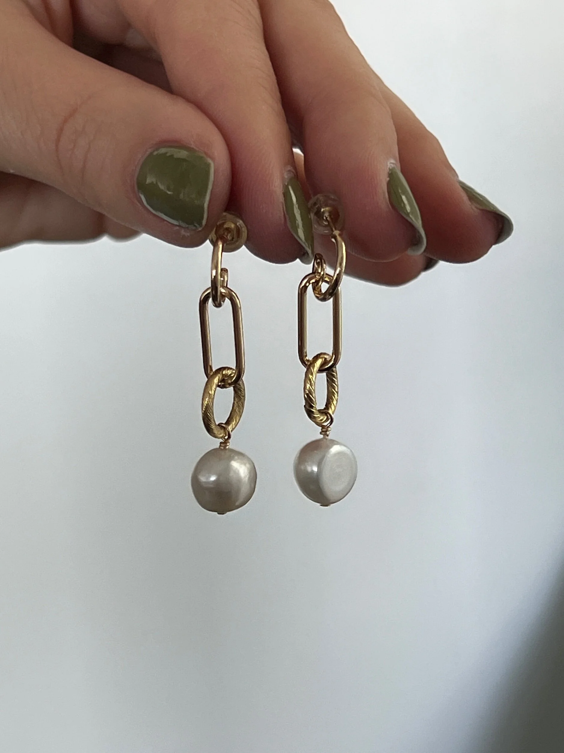 F3C381B8-20A2-48D0-BB41-79BC62FB7B51