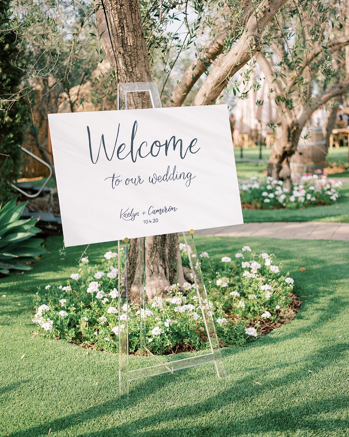 Signage that you can use at your ceremony and then again at the reception, take a look at the signage we created for this gorgeous wedding featured on @stylemepretty⁣
⠀⁣
View the feature - https://www.stylemepretty.com/2021/01/21/guests-experience-th