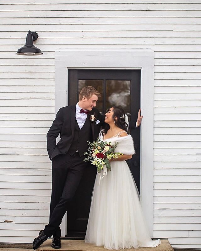 A beautiful winter ❄️ wedding this past weekend with this beautiful couple. 📷 @lavoiephotography .
.
.
.
.
#winterwedding #winterweddinginspiration #oregonwedding #weddingdressideas #winecountrywedding #portlandwedding #engagementseason #isaidyes #i