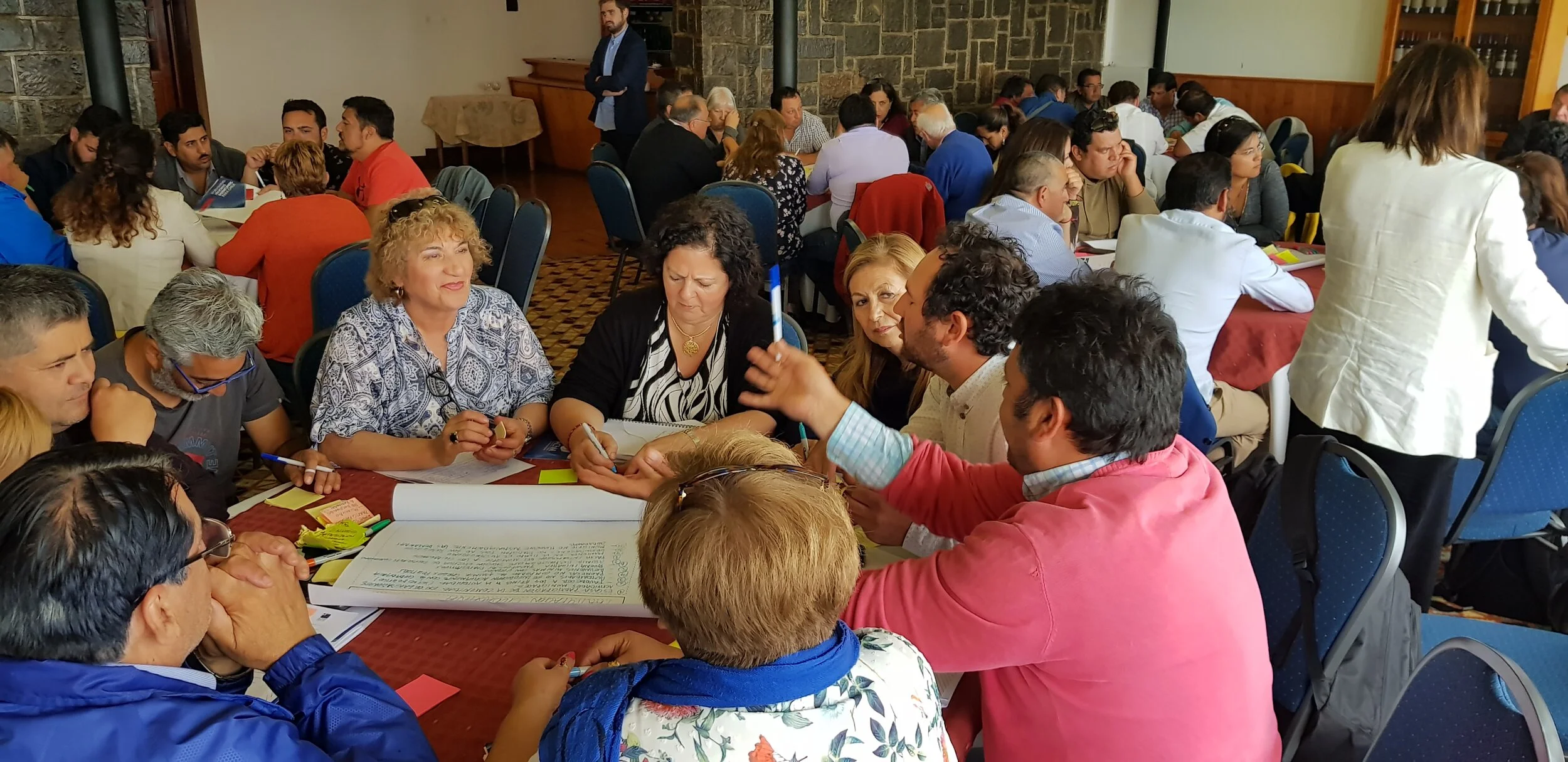 Puentes UC capacita sobre municipios y Constitución en Ancud