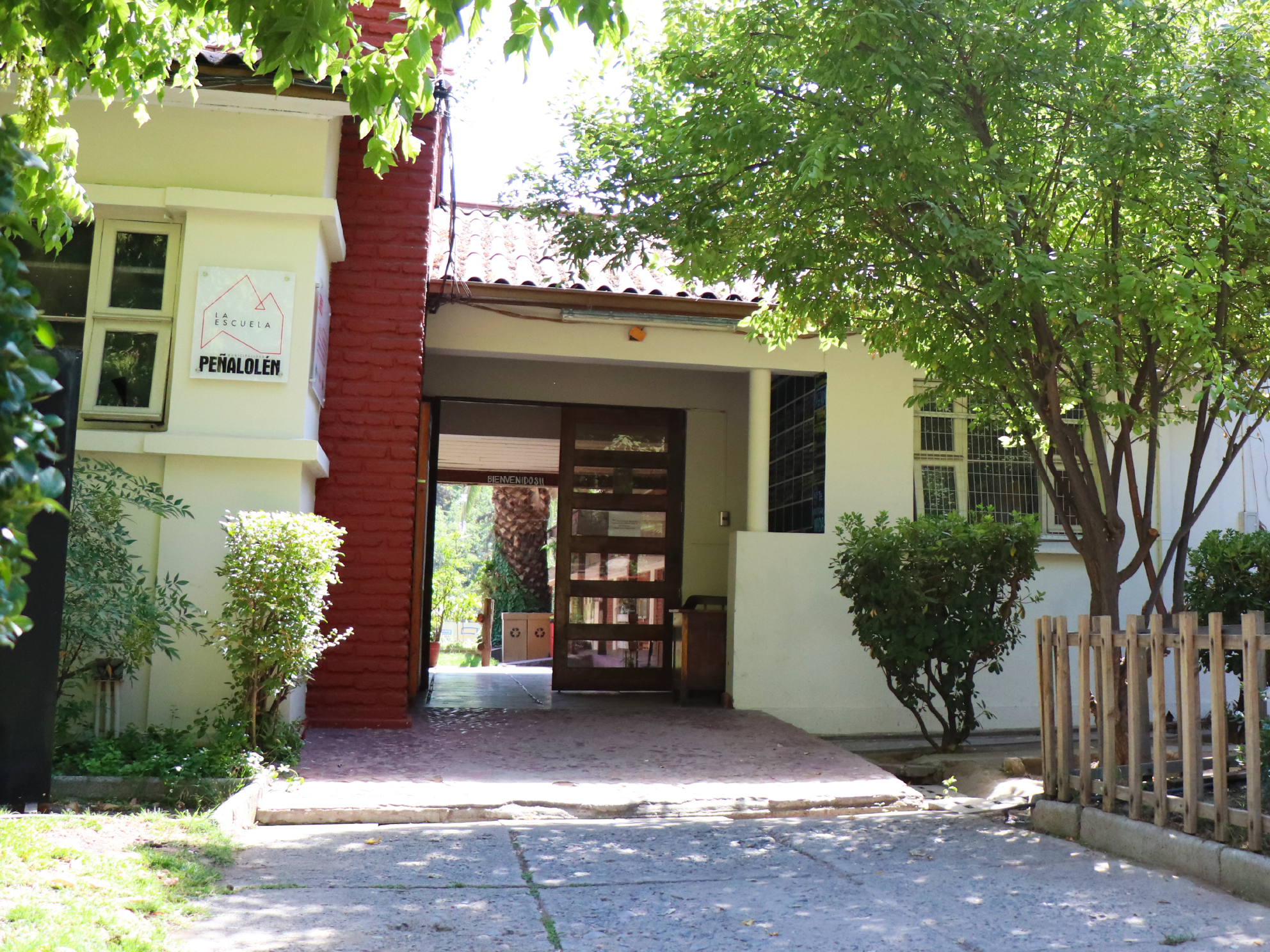 Mejoras de espacio y señalética de la Corporación Yunus en Peñalolén