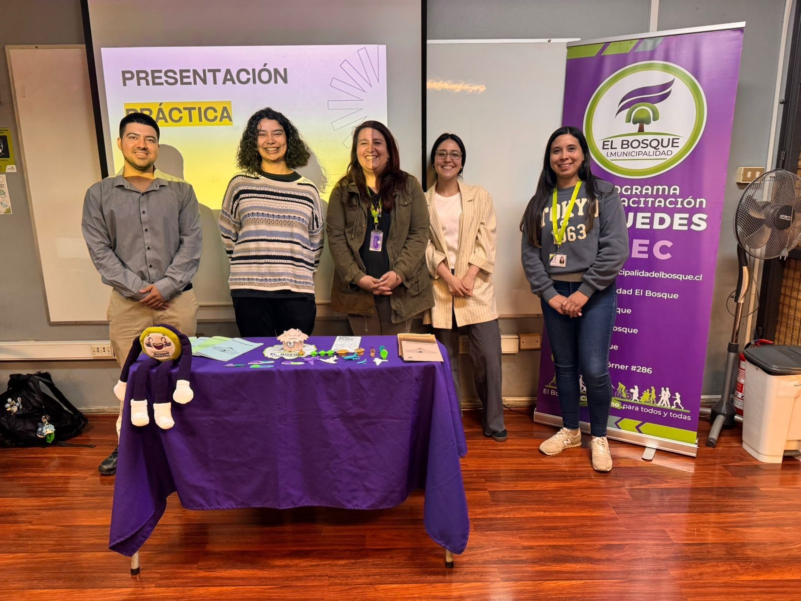 Estudiante crea objetos y propuestas gráficas para potenciar el turismo patrimonial en El Bosque