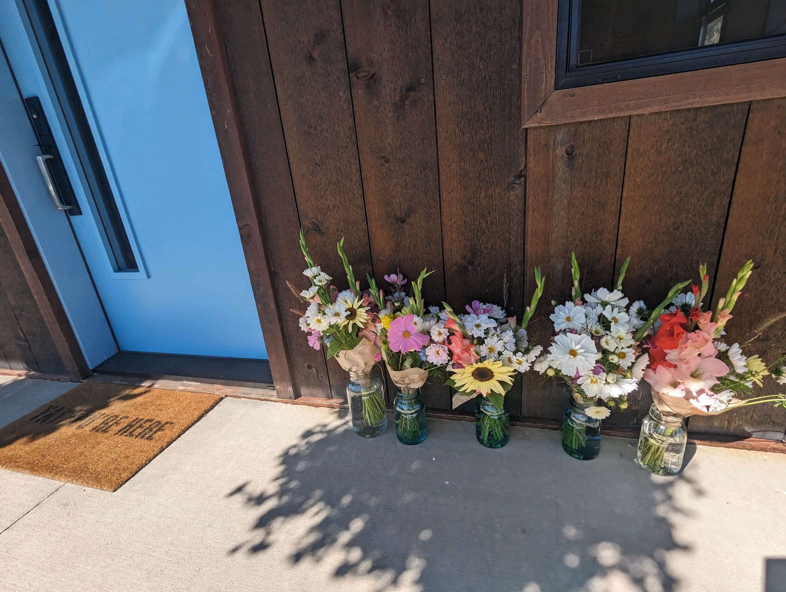 flower delivery paonia crested butte sustainable flowers dew lily farm.jpeg