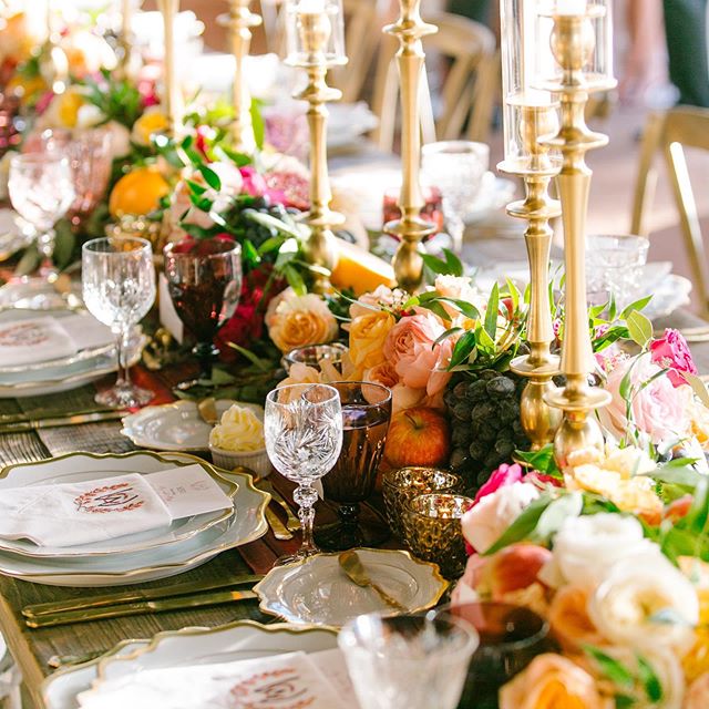 Remembering this perfect weekend... when the aspens turned gold and danced in the September sunshine for this glorious couple... Happy Anniversary @carolyntosborne @will__osborne #Aspen #wedding #rjackbalthazar #rjbflorals with @red25events @kilpat