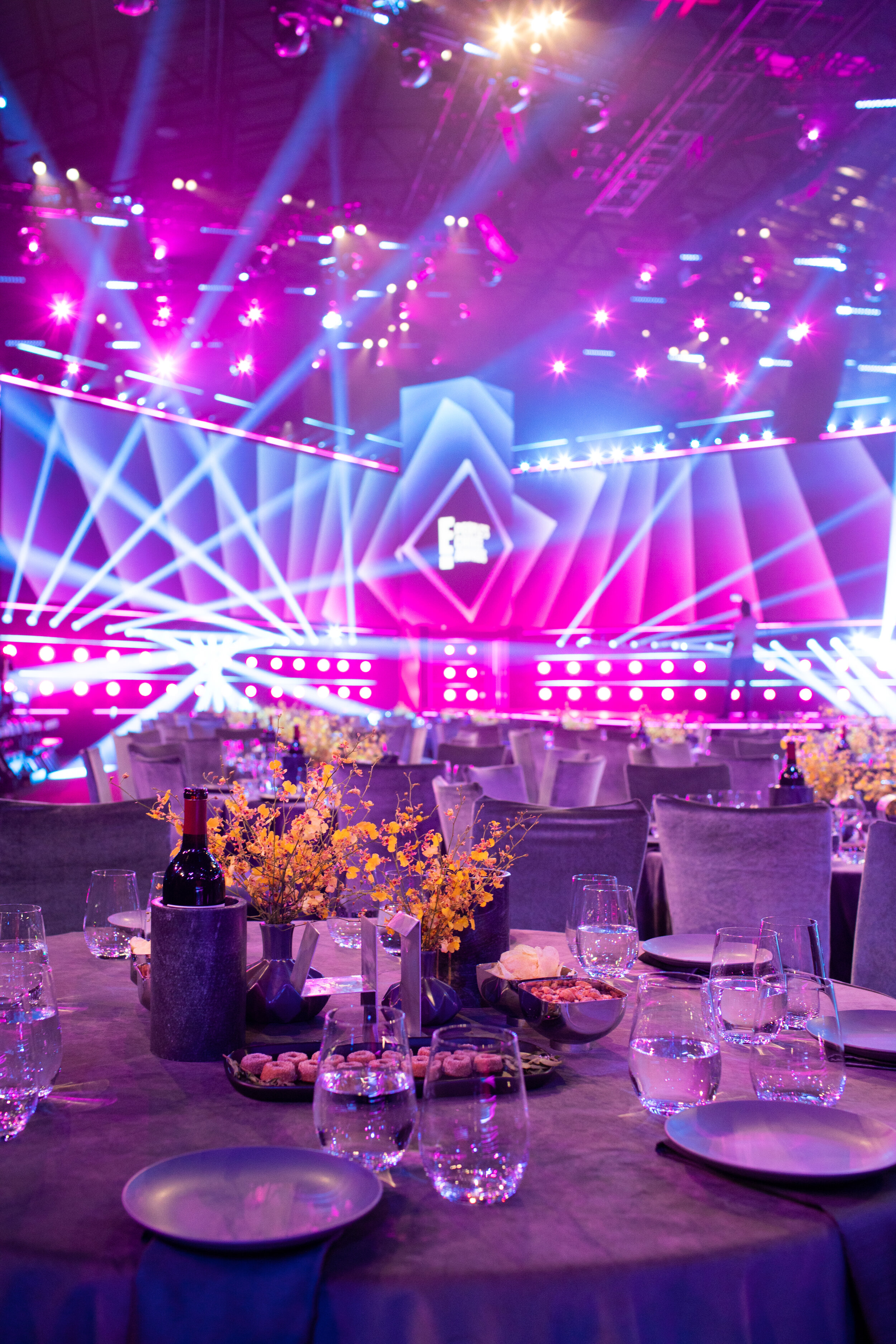 E! 2019-PeoplesChoiceAwards_0016.jpg